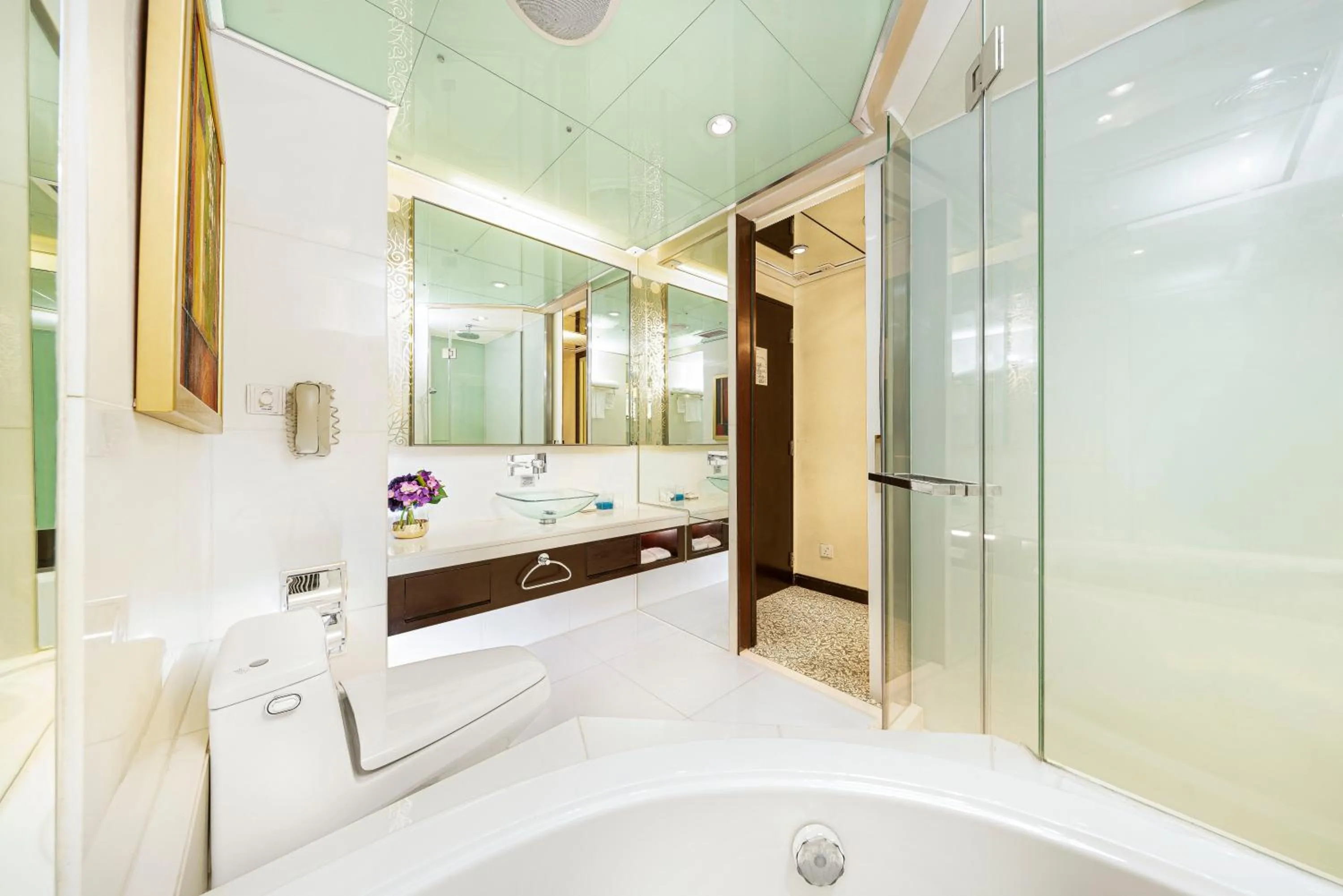 Bath in Regal Hongkong Hotel