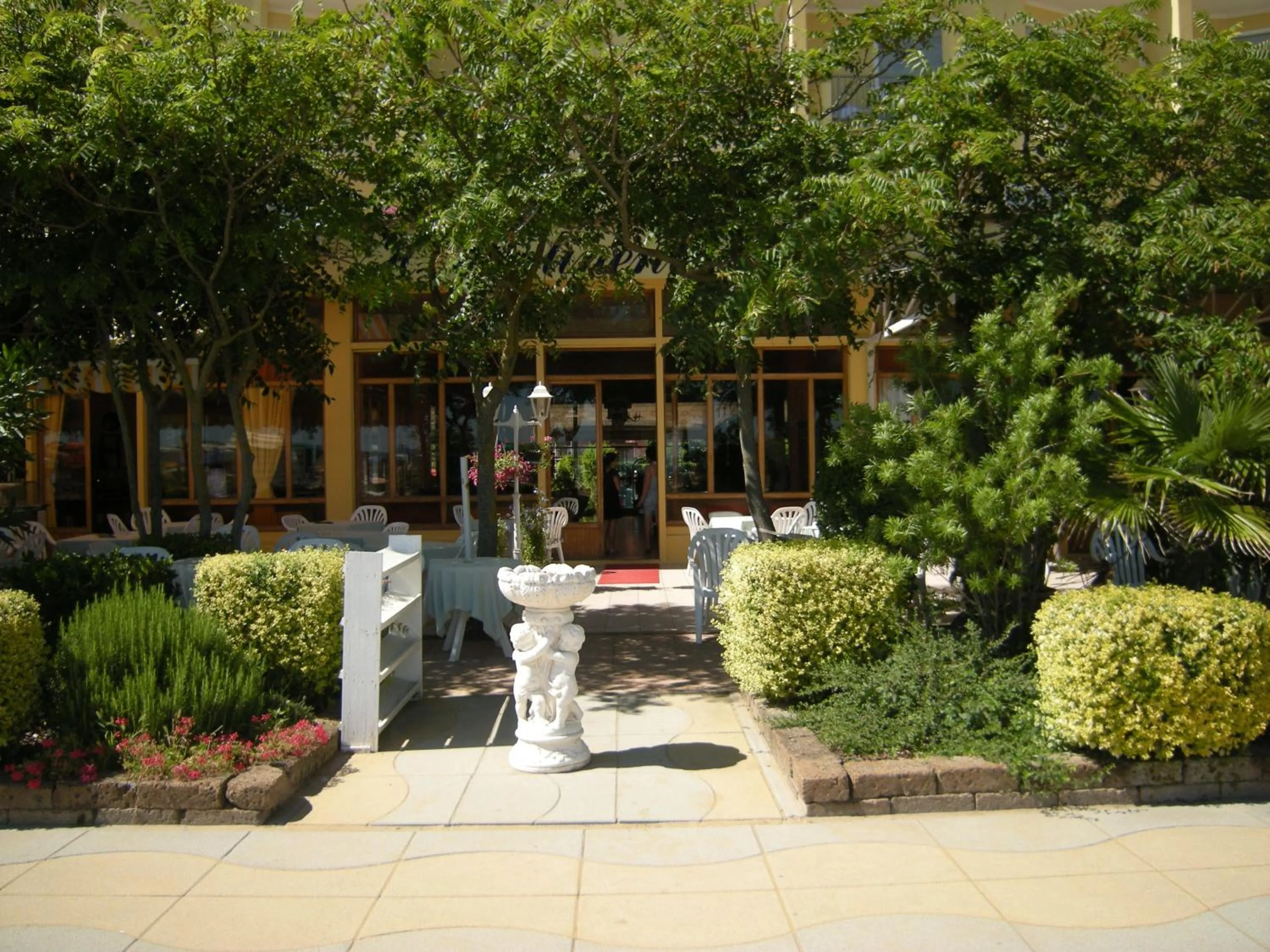 Day in Hotel Continental