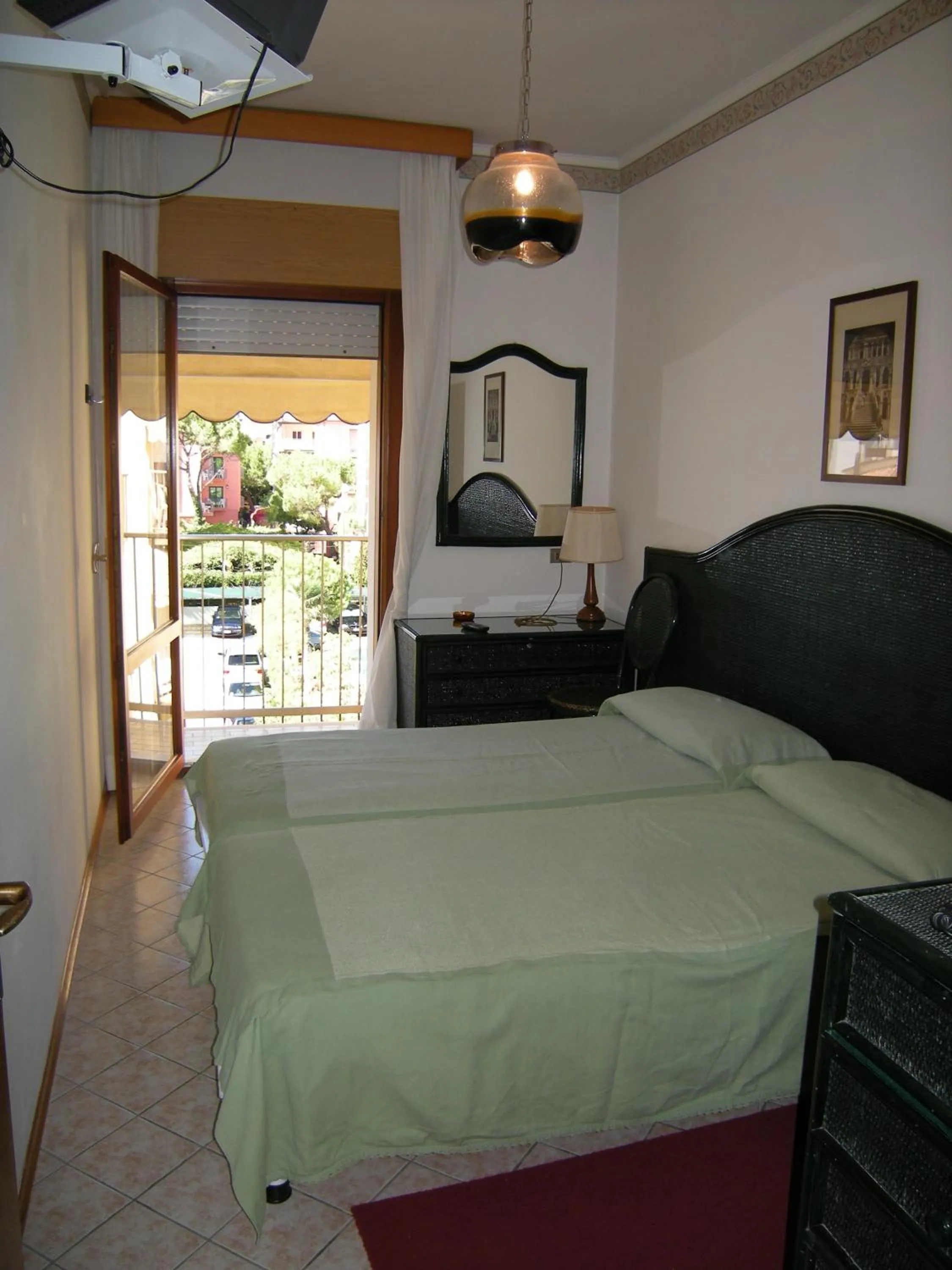 Day, Bed in Hotel Continental