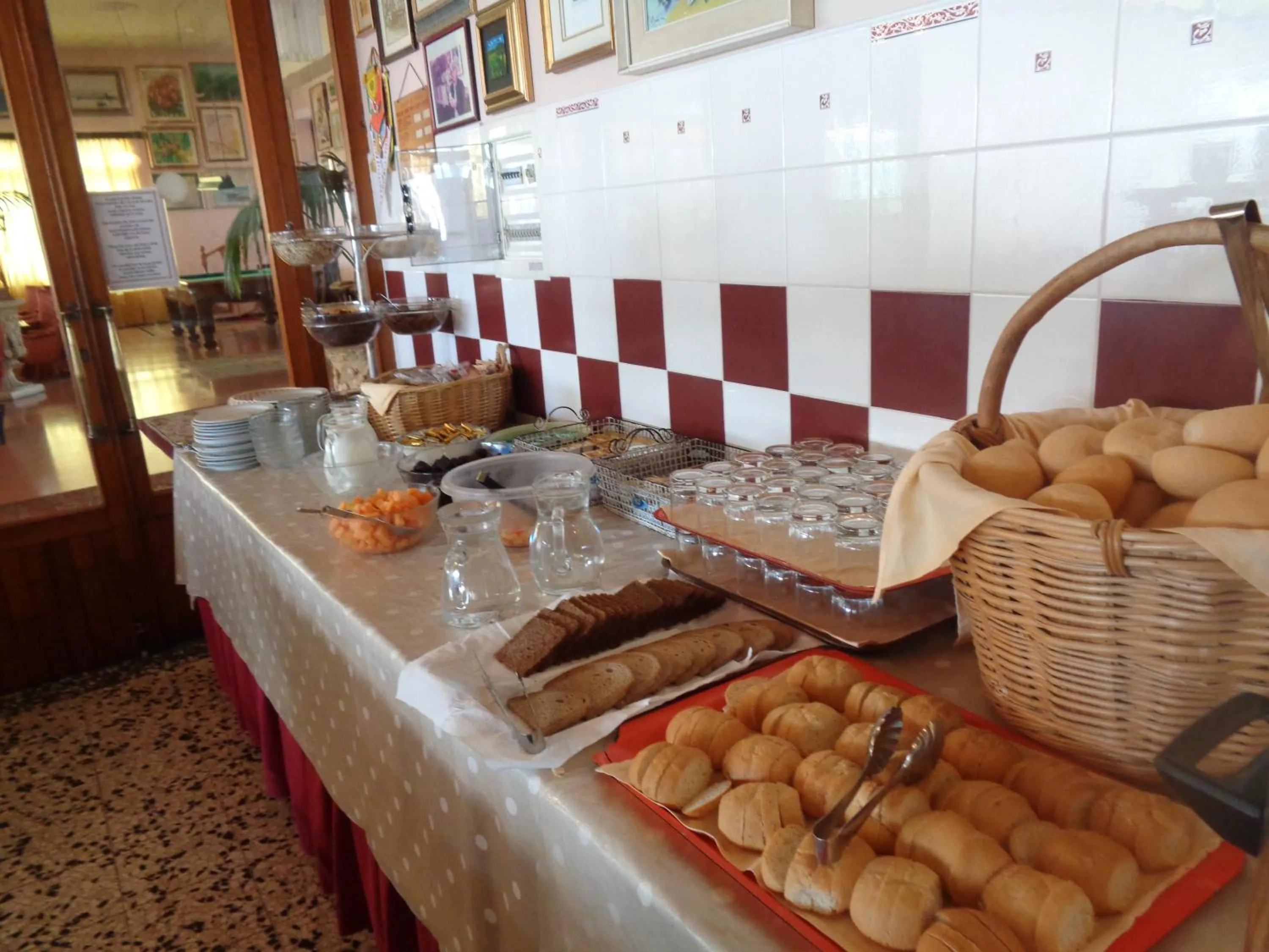 Restaurant/places to eat in Hotel Continental