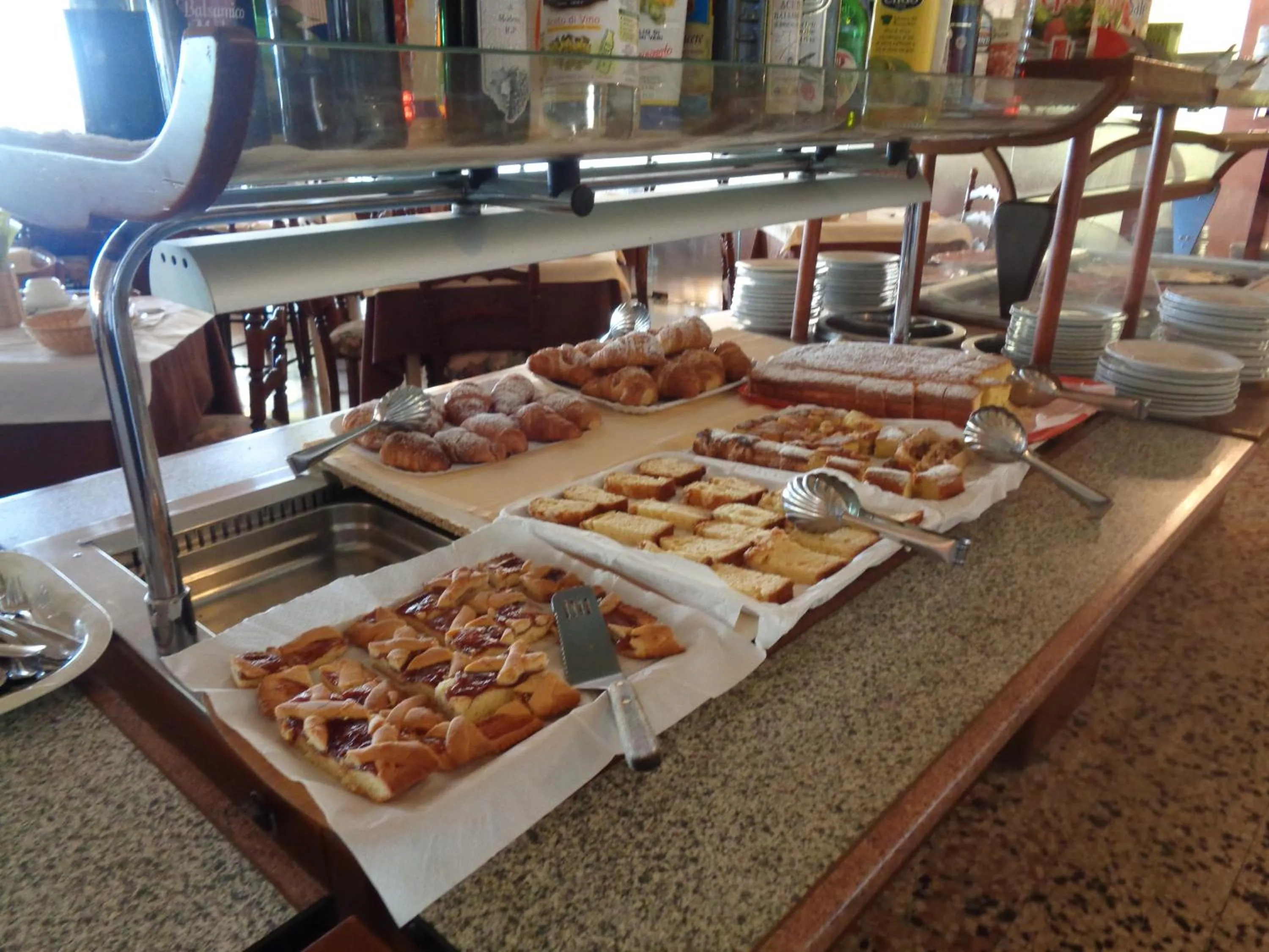 Restaurant/places to eat in Hotel Continental