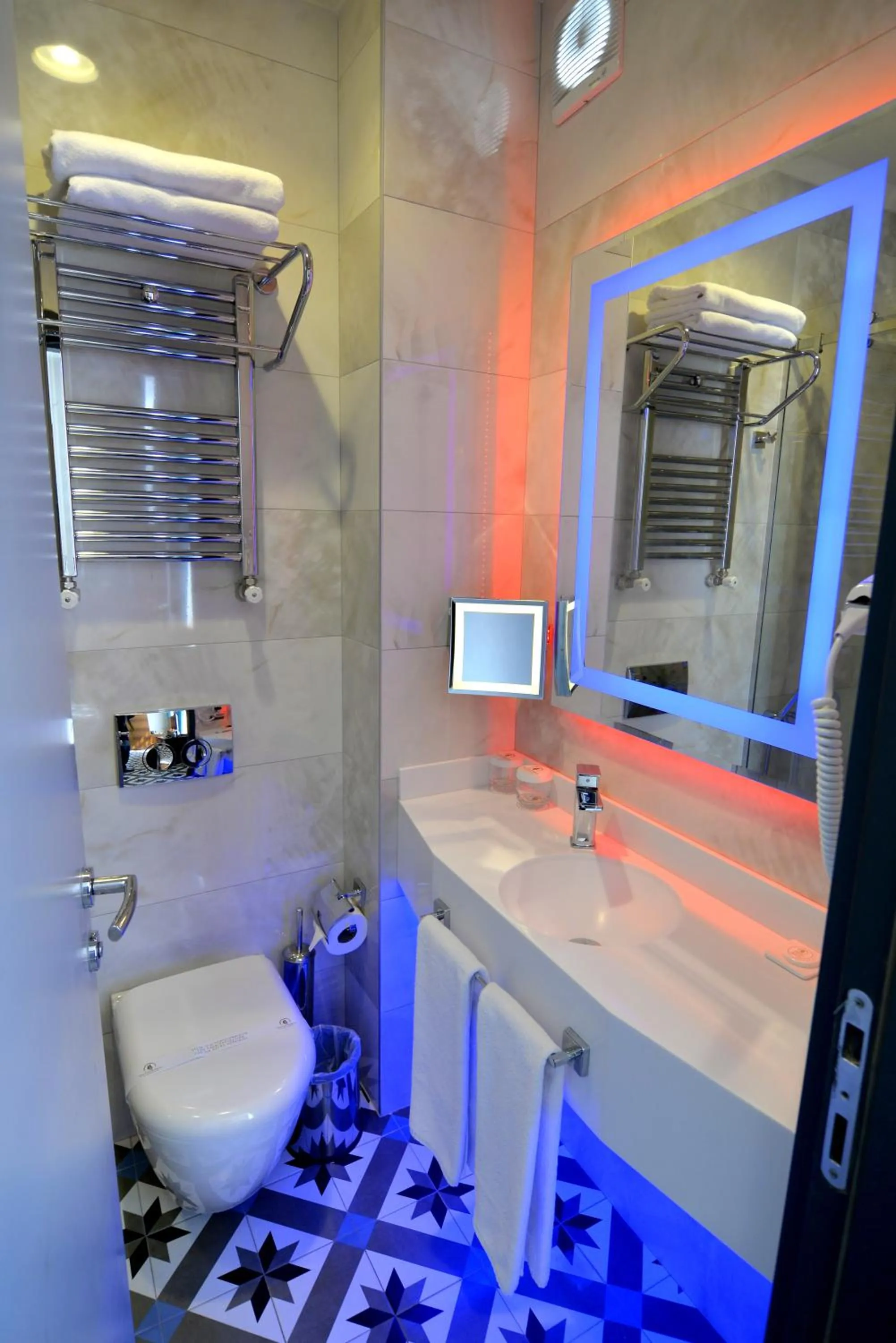 Shower in Pera Luna Residence