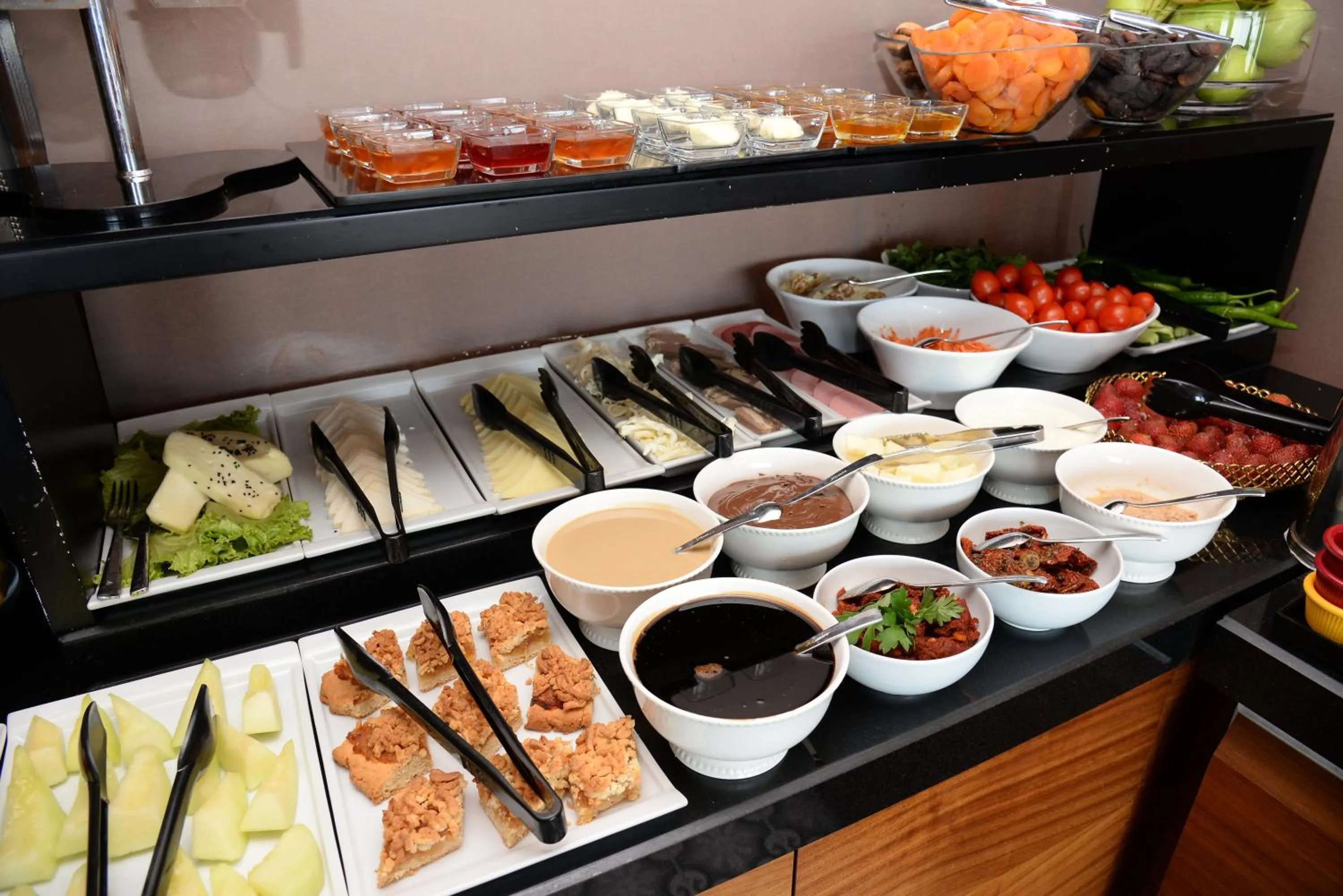 Buffet breakfast in Pera Luna Residence