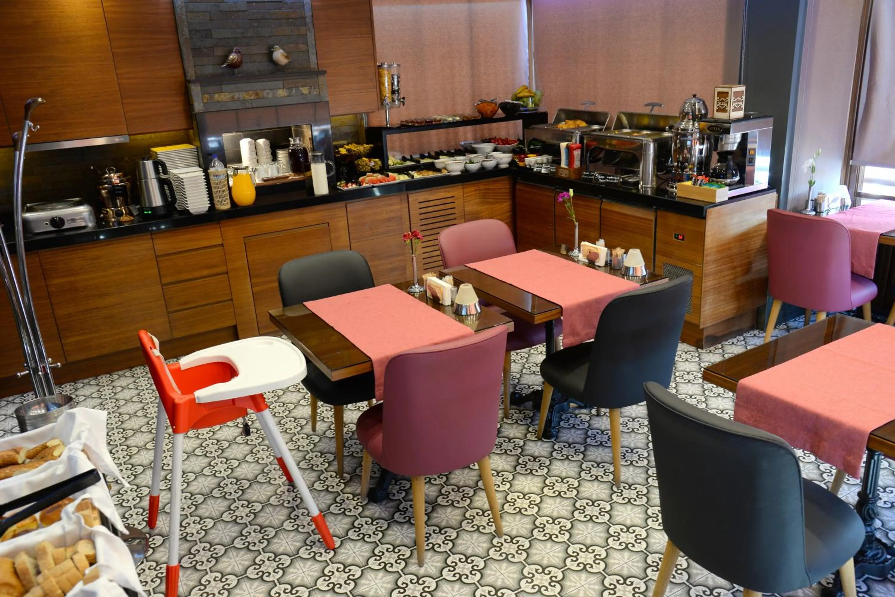 Buffet breakfast in Pera Luna Residence