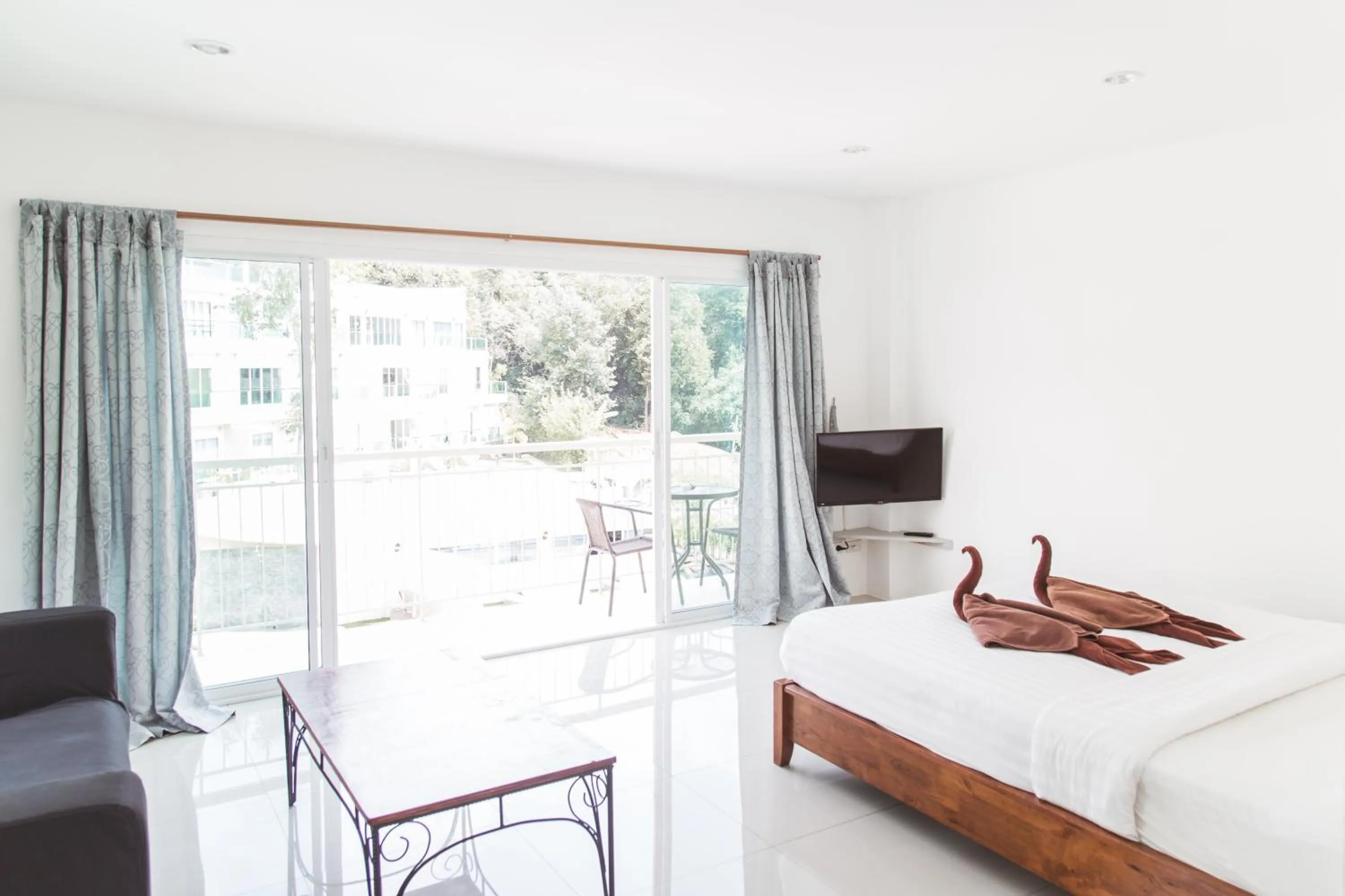 Photo of the whole room, Bed in Pandora