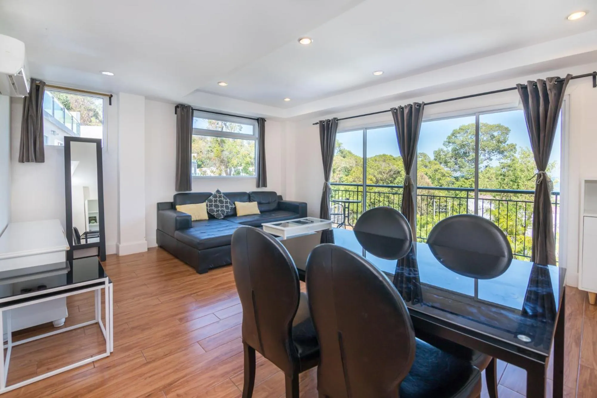 Dining area in Pandora