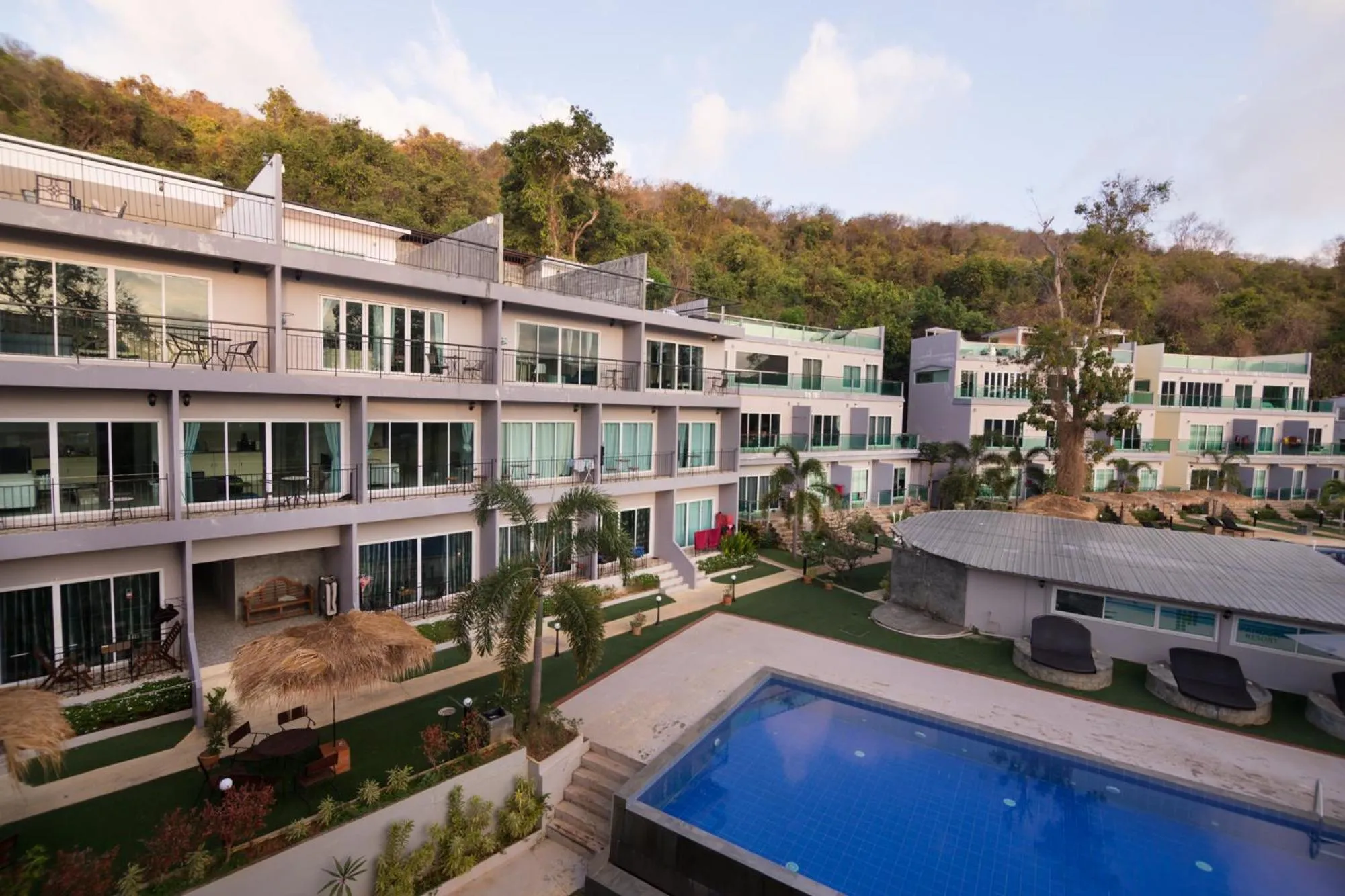 Swimming pool in Pandora