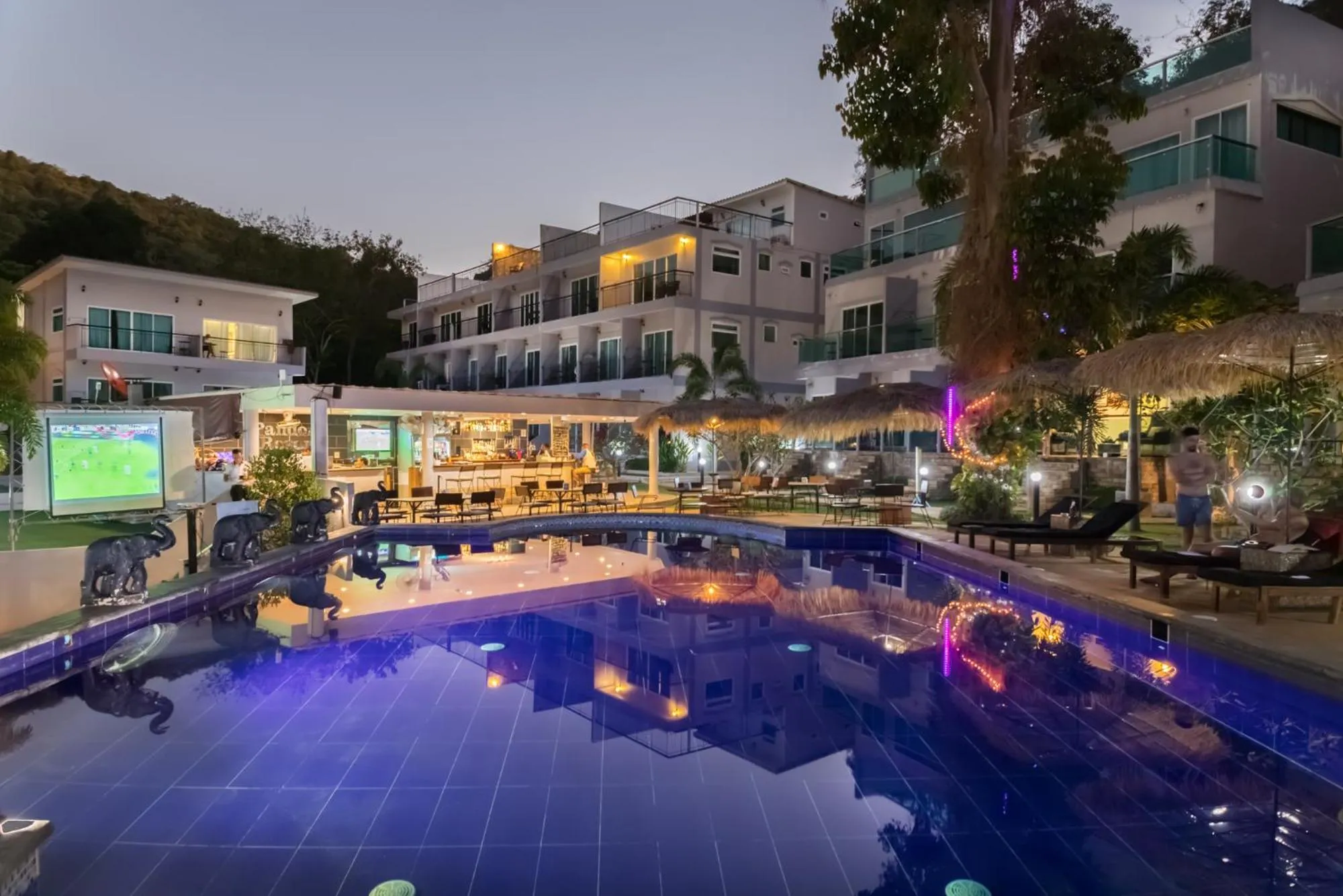 Swimming pool in Pandora