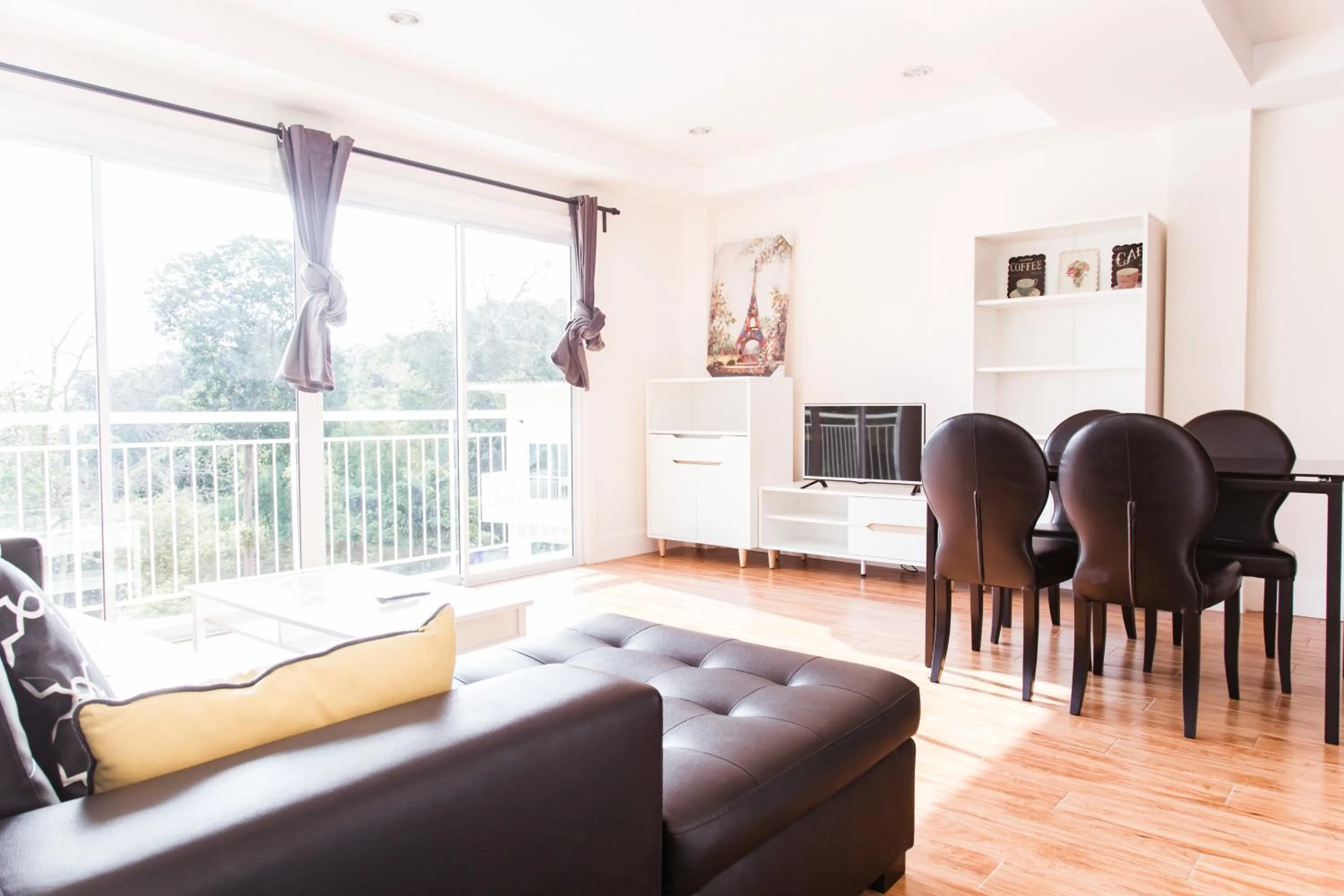Dining area in Pandora