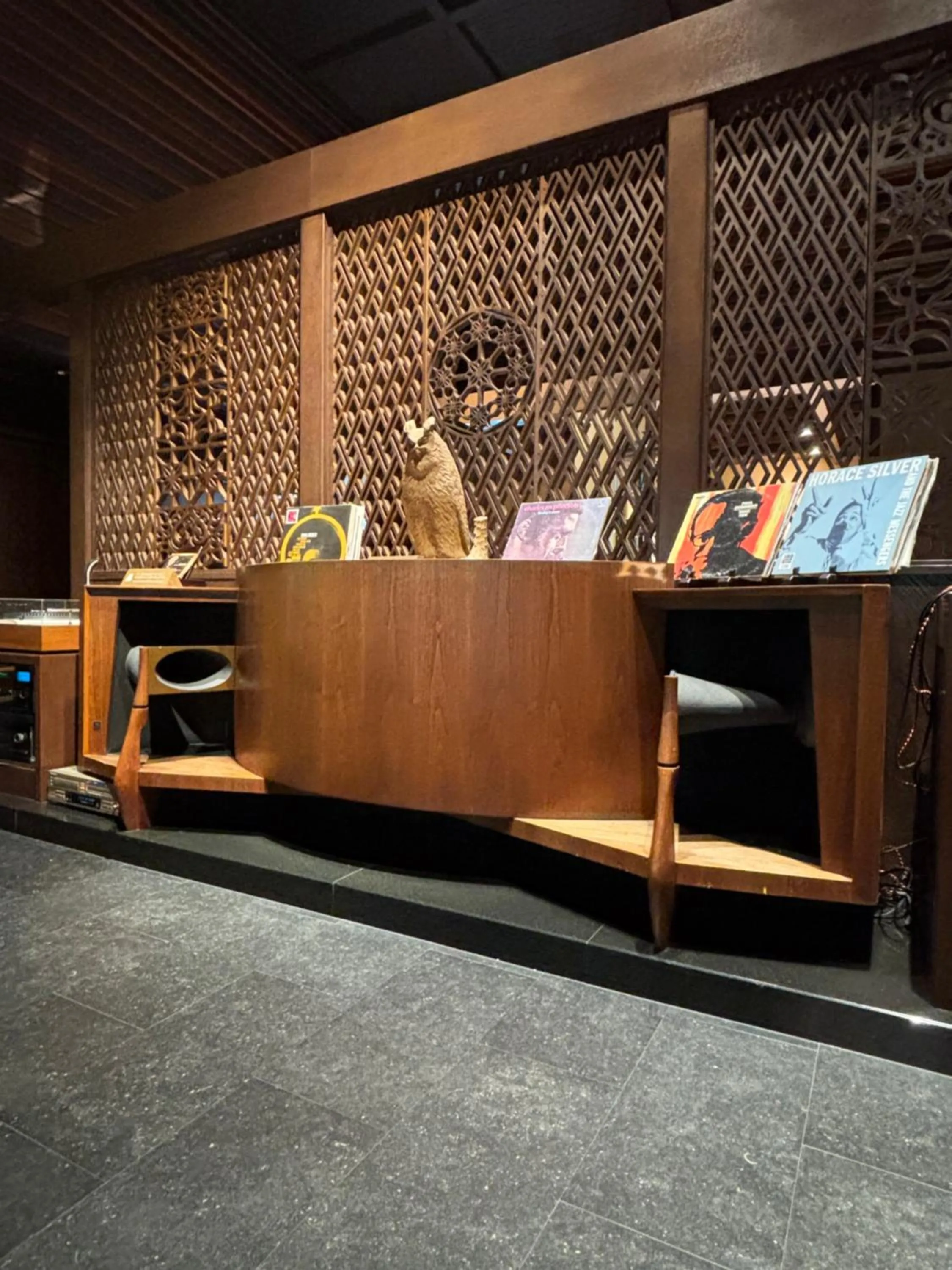 Lounge or bar in Niseko Konbu Onsen Tsuruga Moku-no-sho