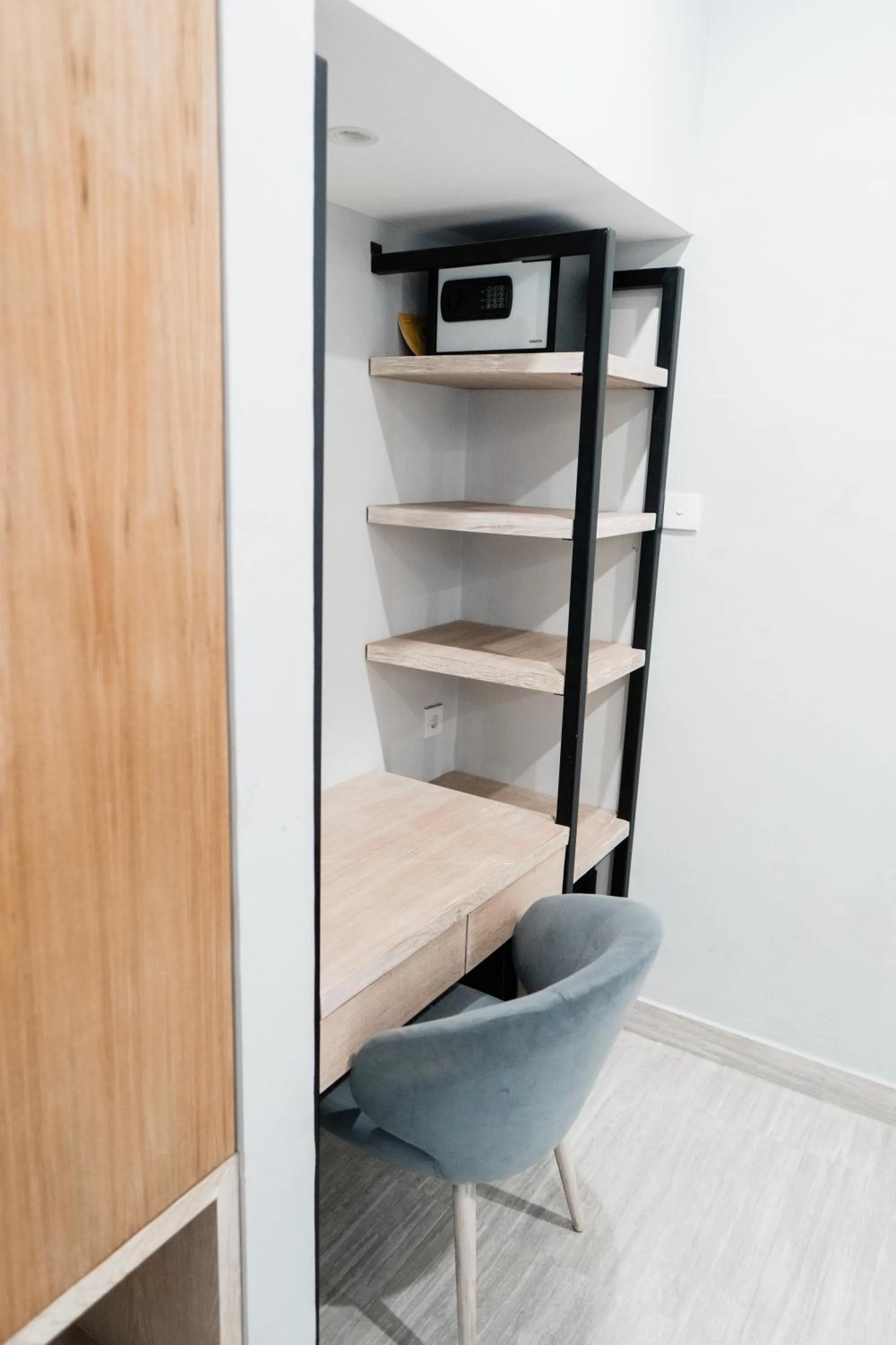 wardrobe in Gemini Star Hotel Kuta