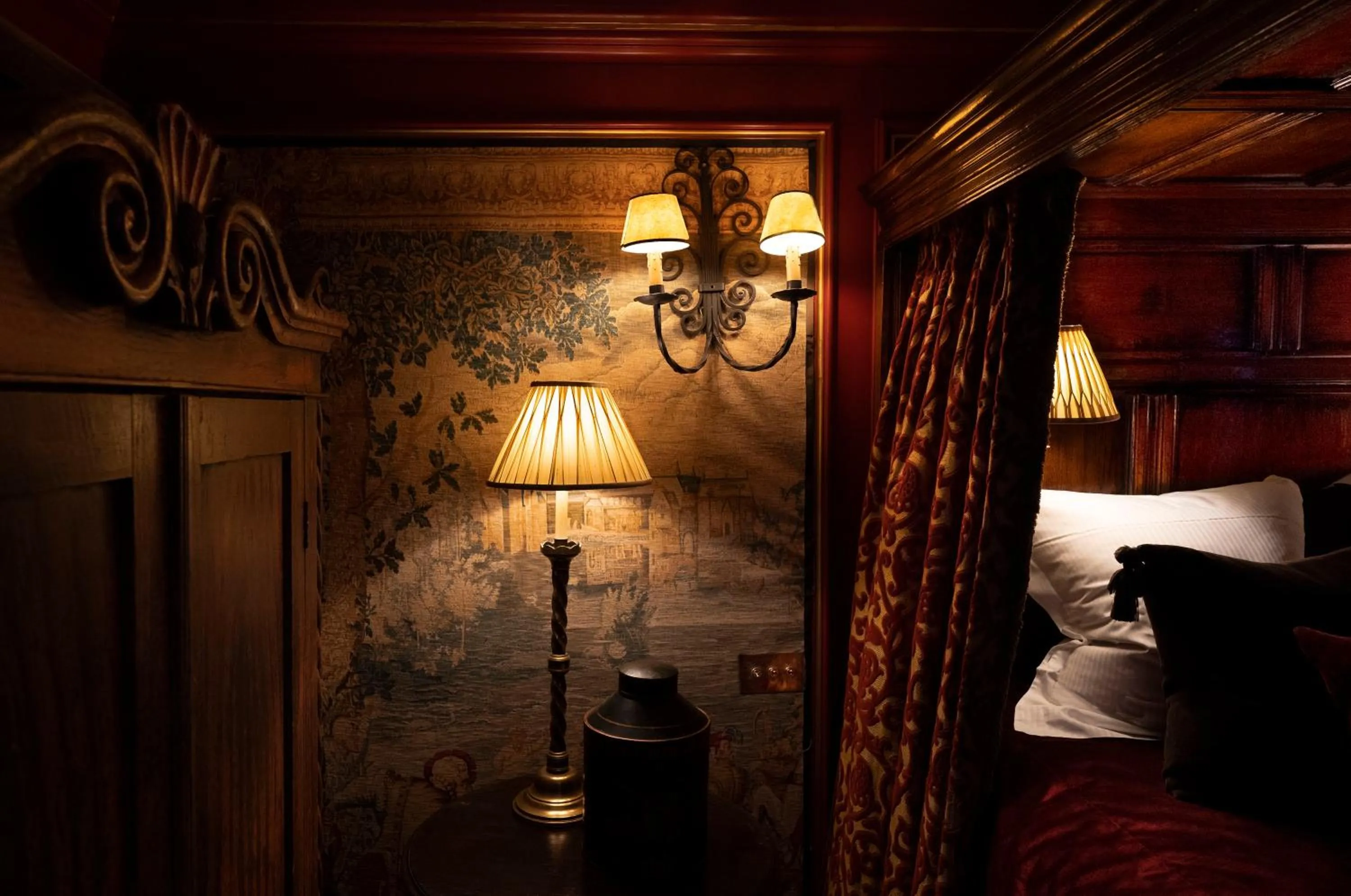 Bedroom, Bed in The Witchery by the Castle
