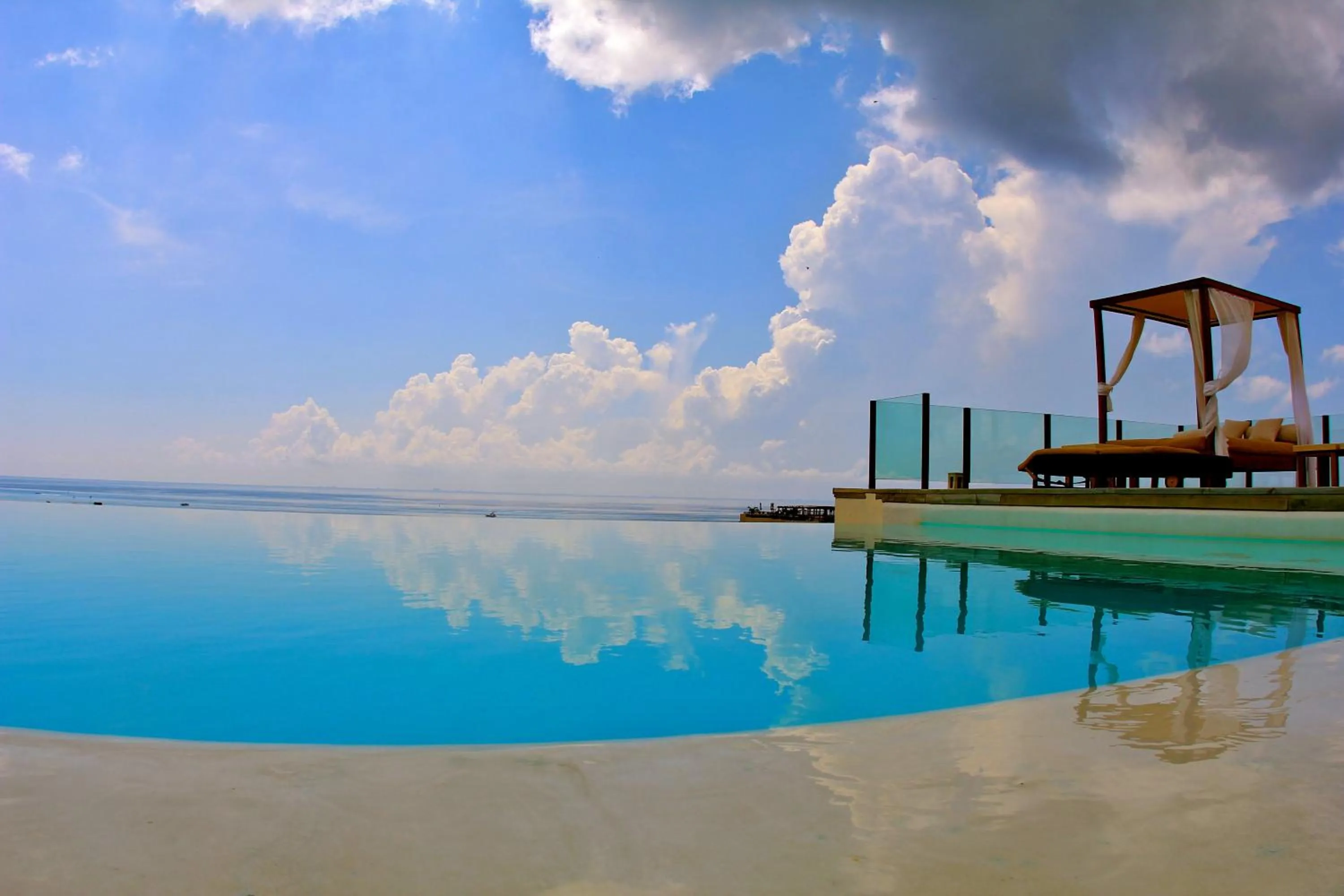 Swimming pool in La Brisa Condo by BVR