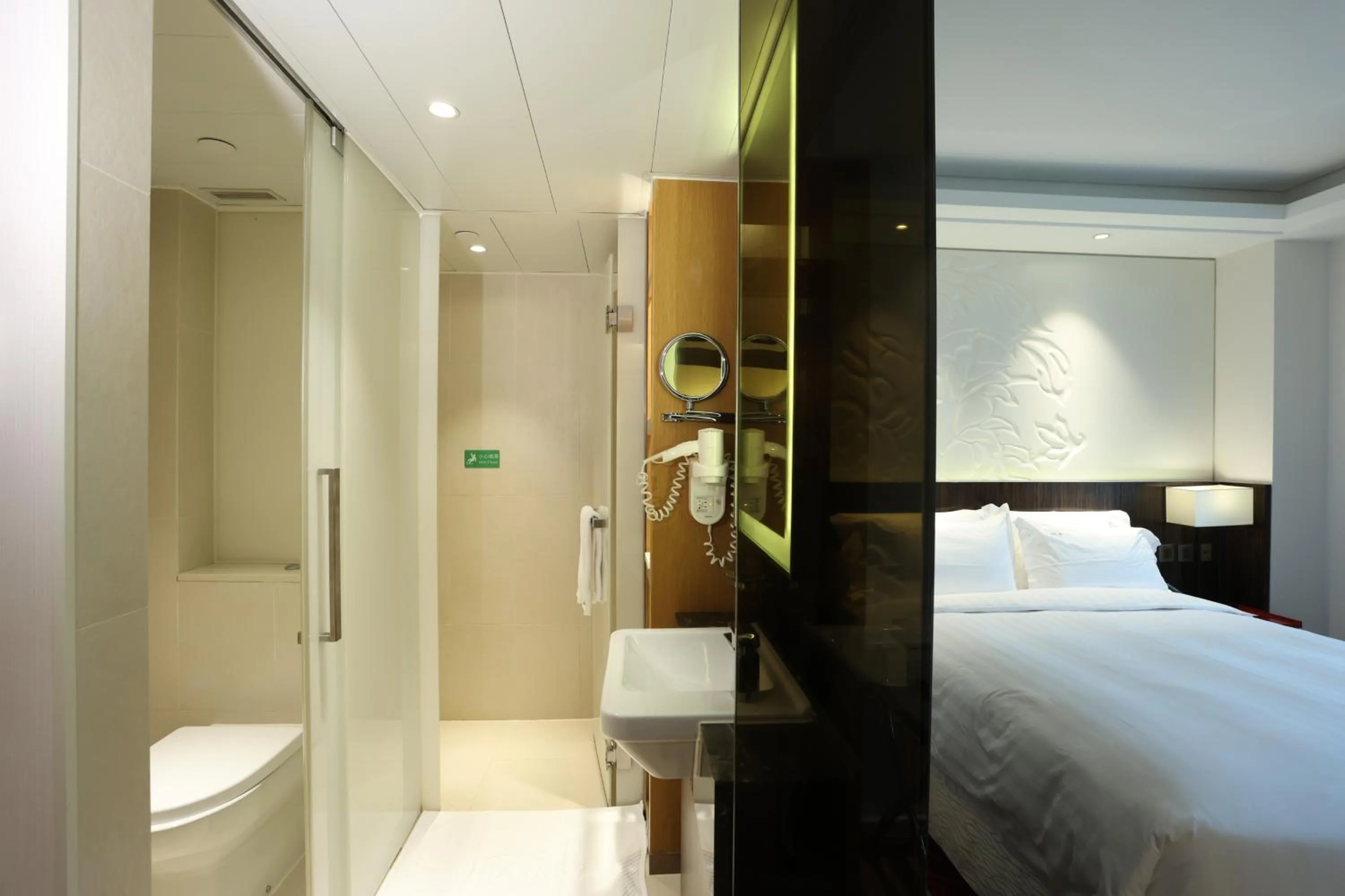 Bed in Wharney Hotel