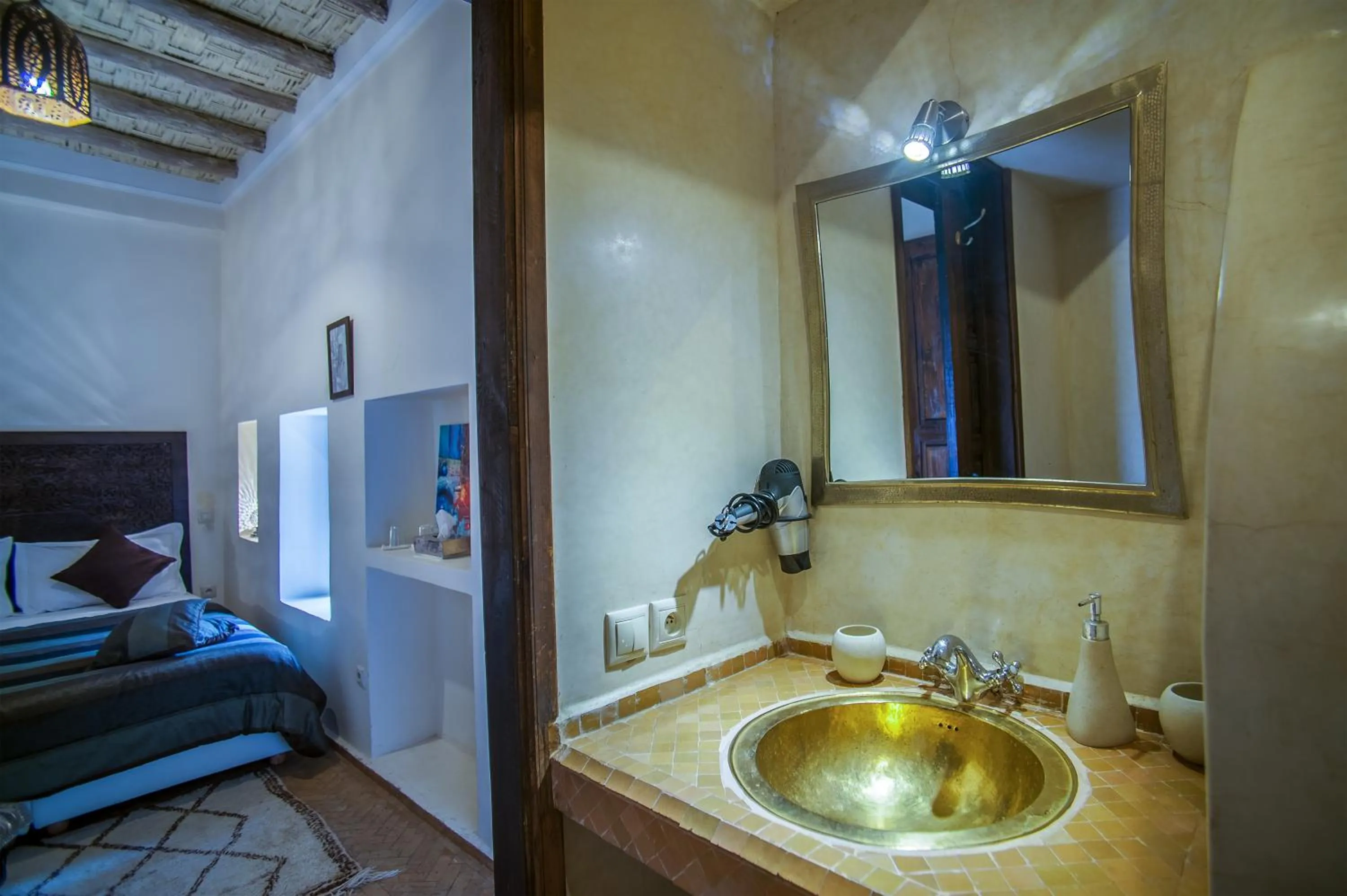 Bathroom, Bed in Riad Haraka