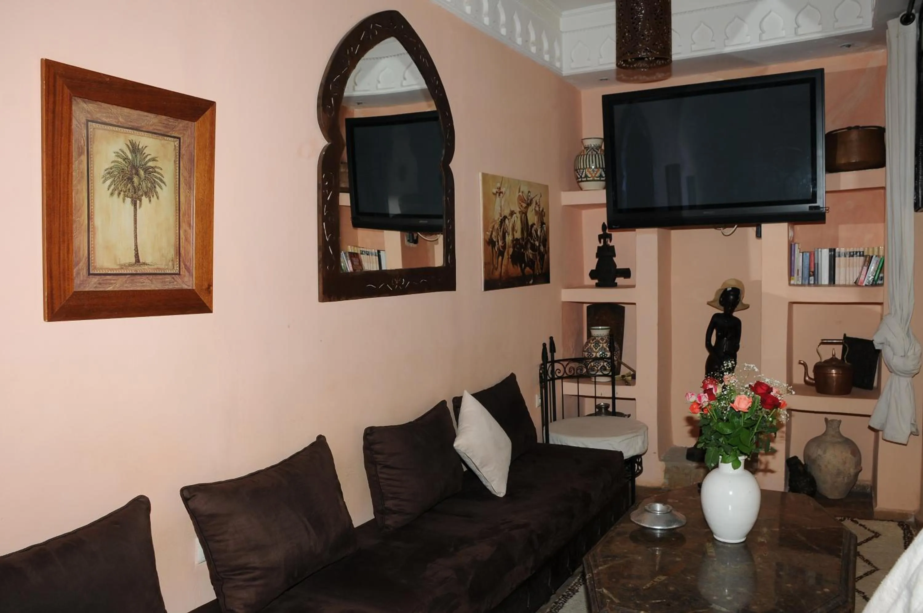 Communal lounge/ TV room in Riad Haraka