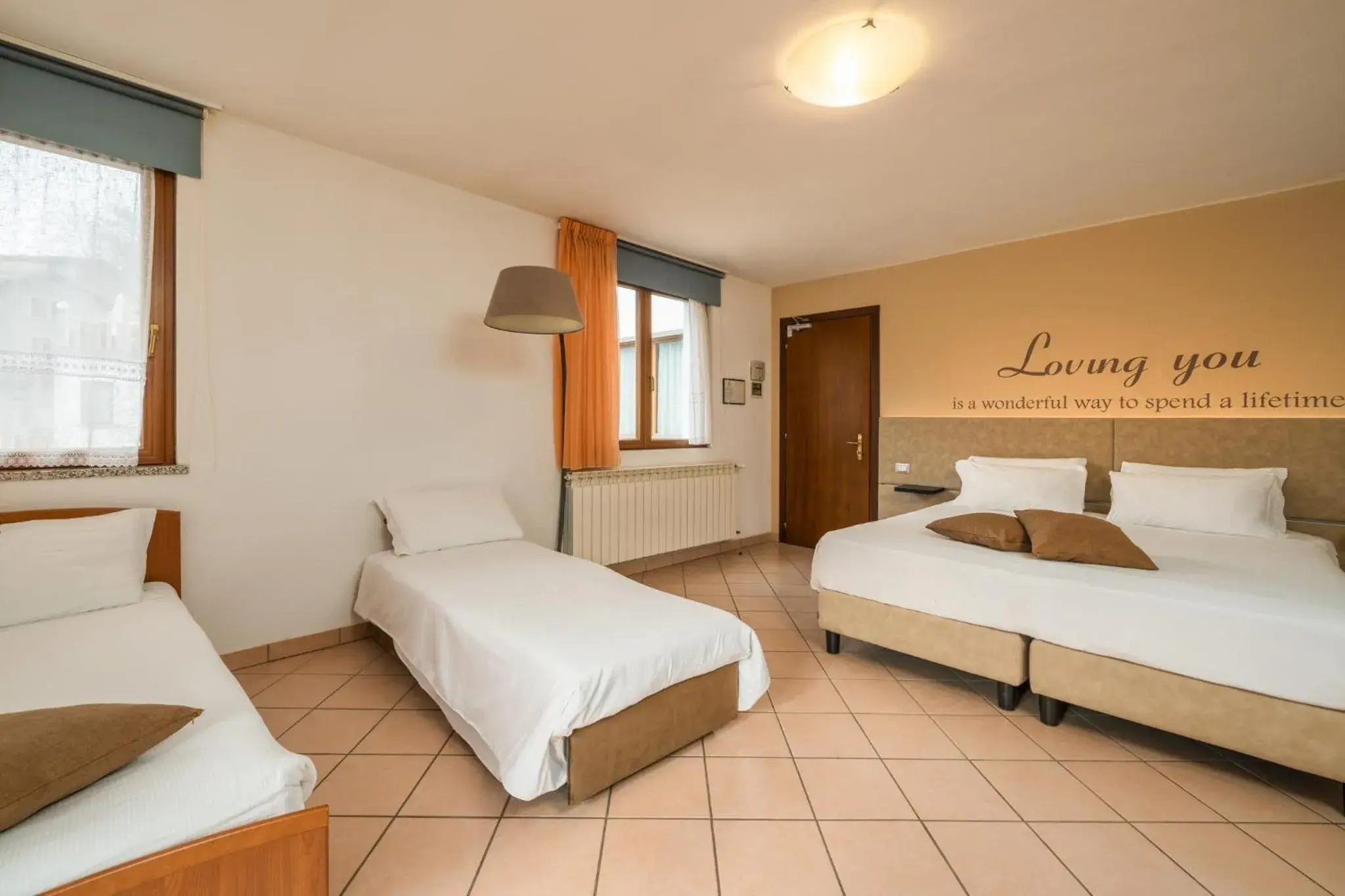 Classic Quadruple Room in Hotel Oasi Verde Classic Quadruple Room in Hotel Oasi Verde