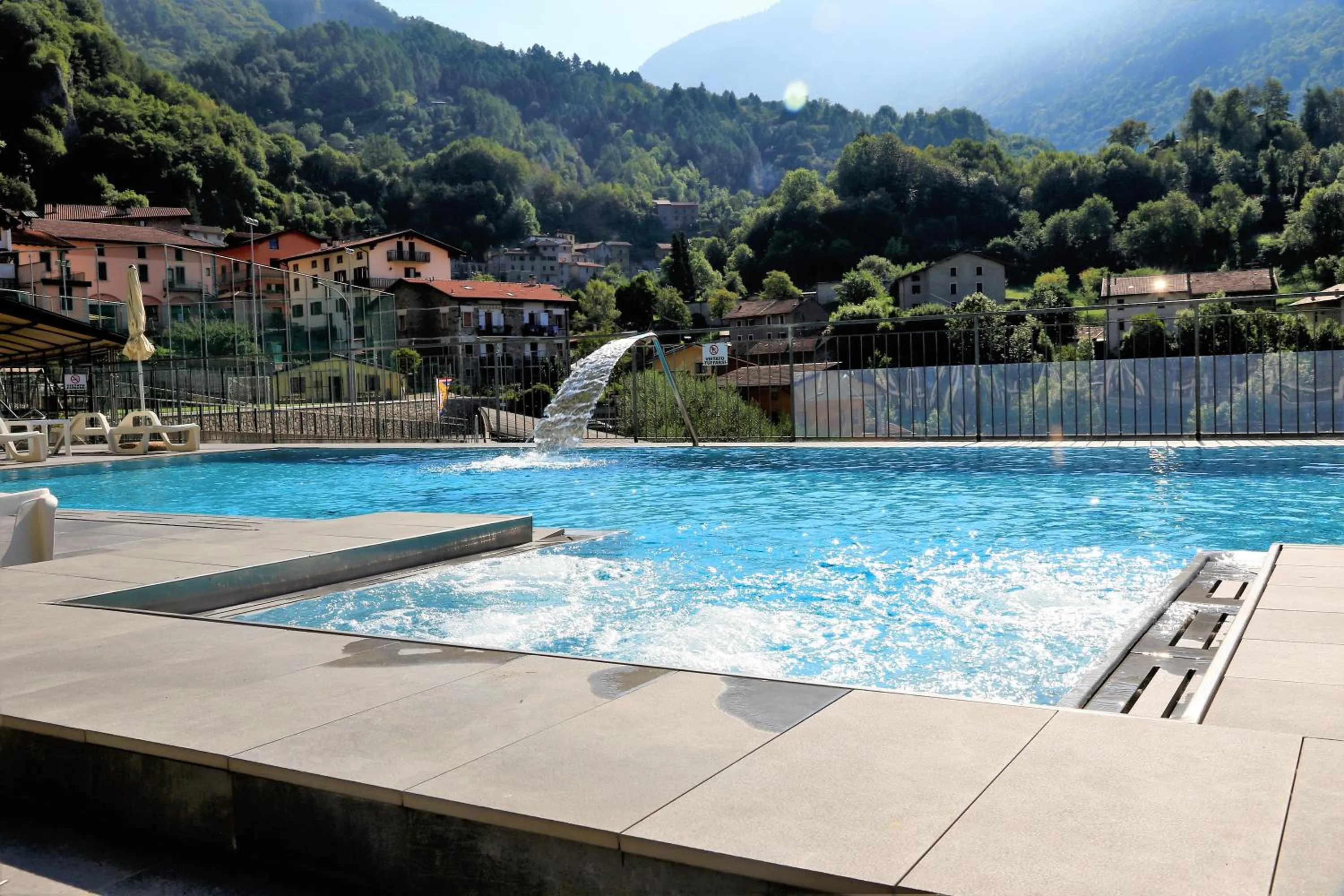 Swimming pool in Hotel Oasi Verde