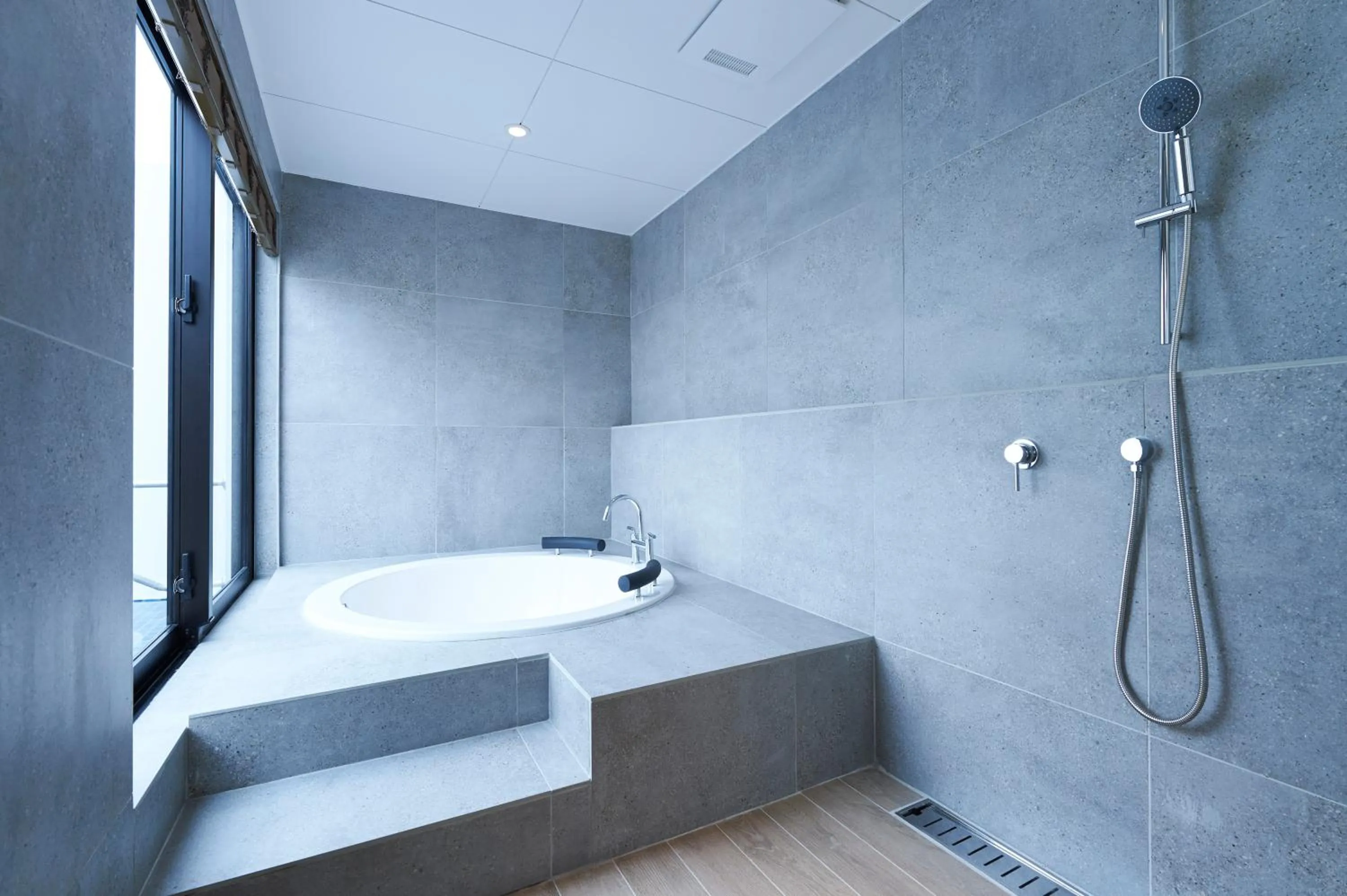 Bath, Bed in Grand Bleu Gamin