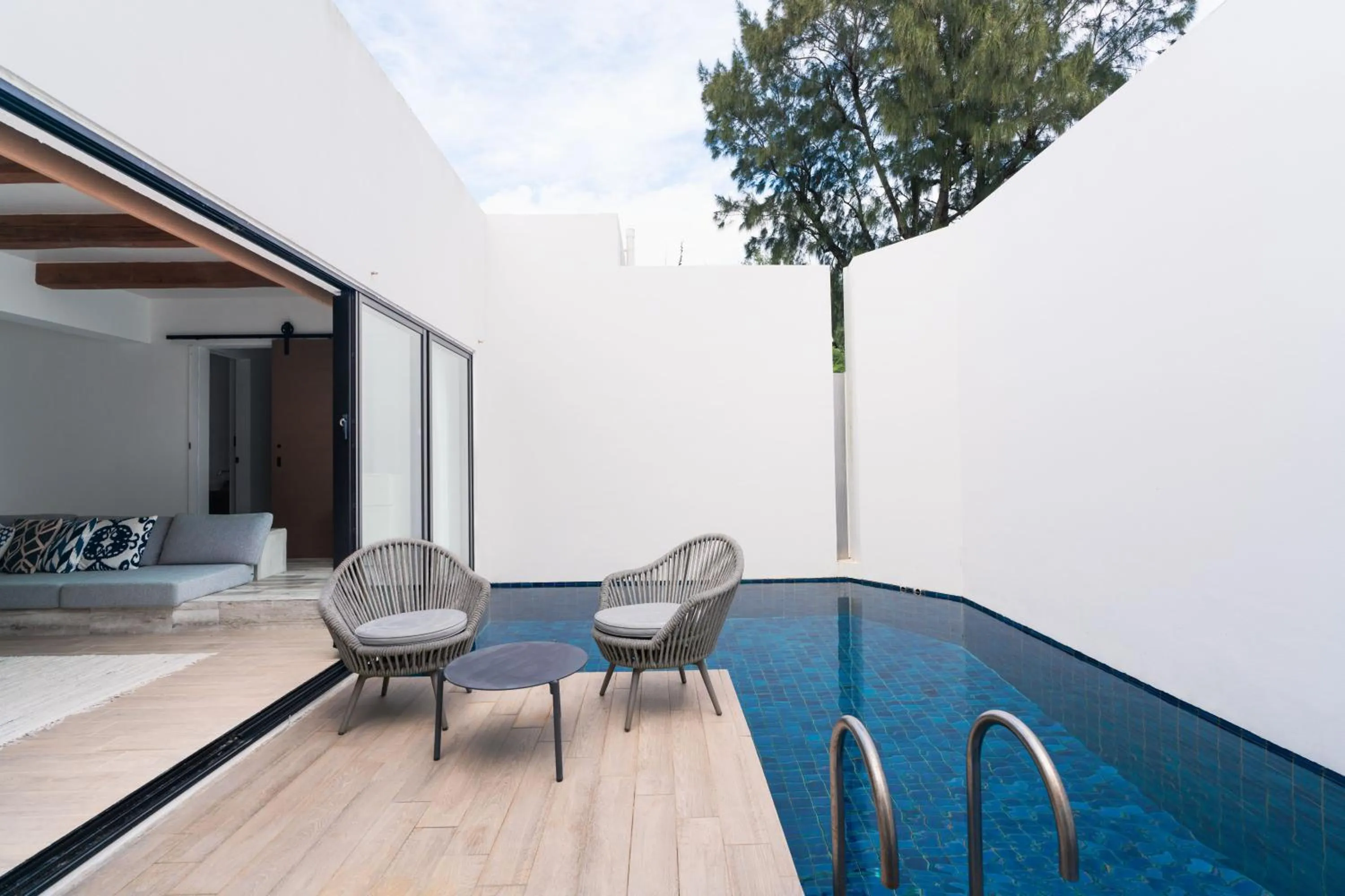 Pool view in Grand Bleu Gamin