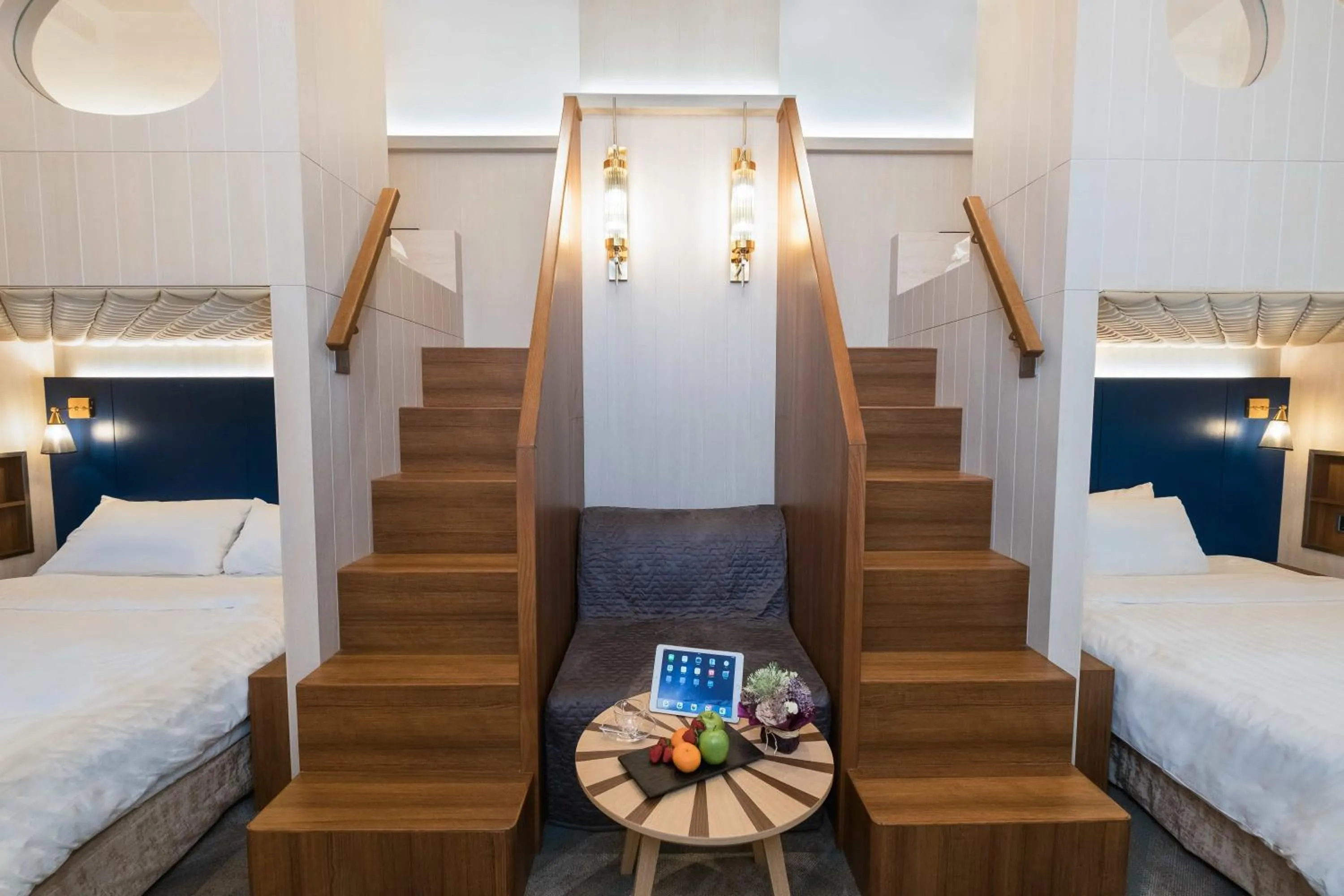 Decorative detail, Bed in Nathan Hotel