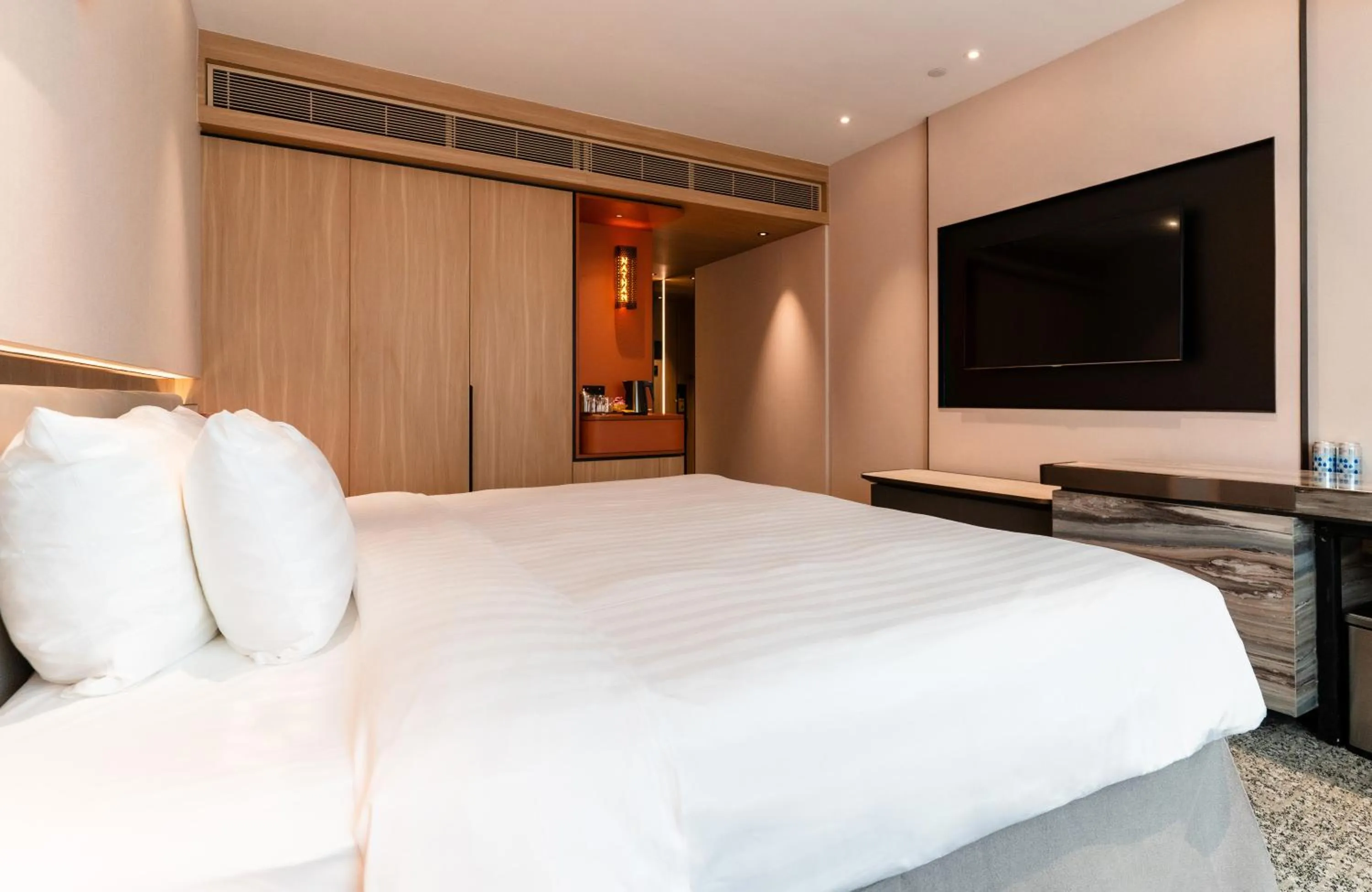 Bedroom, Bed in Nathan Hotel