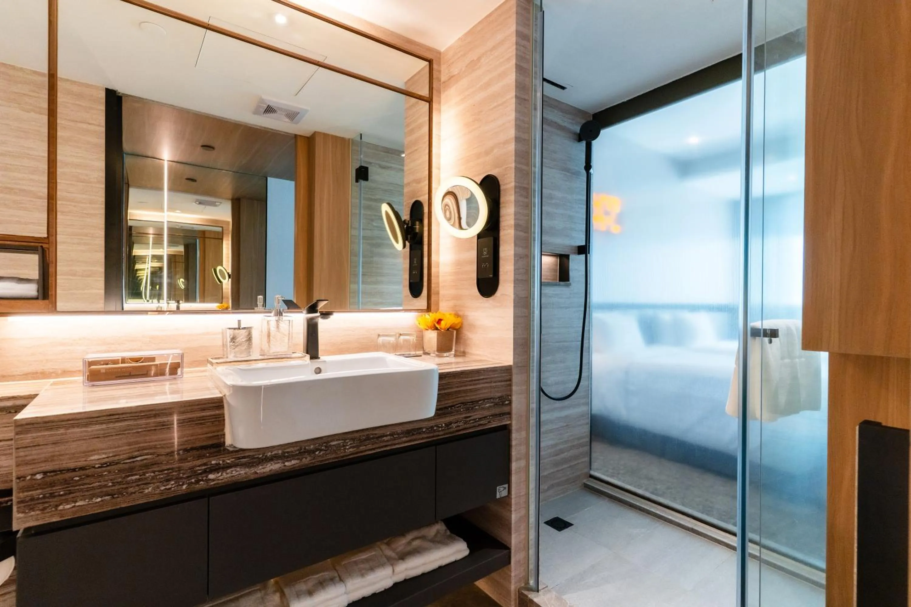 Bathroom, Bed in Nathan Hotel