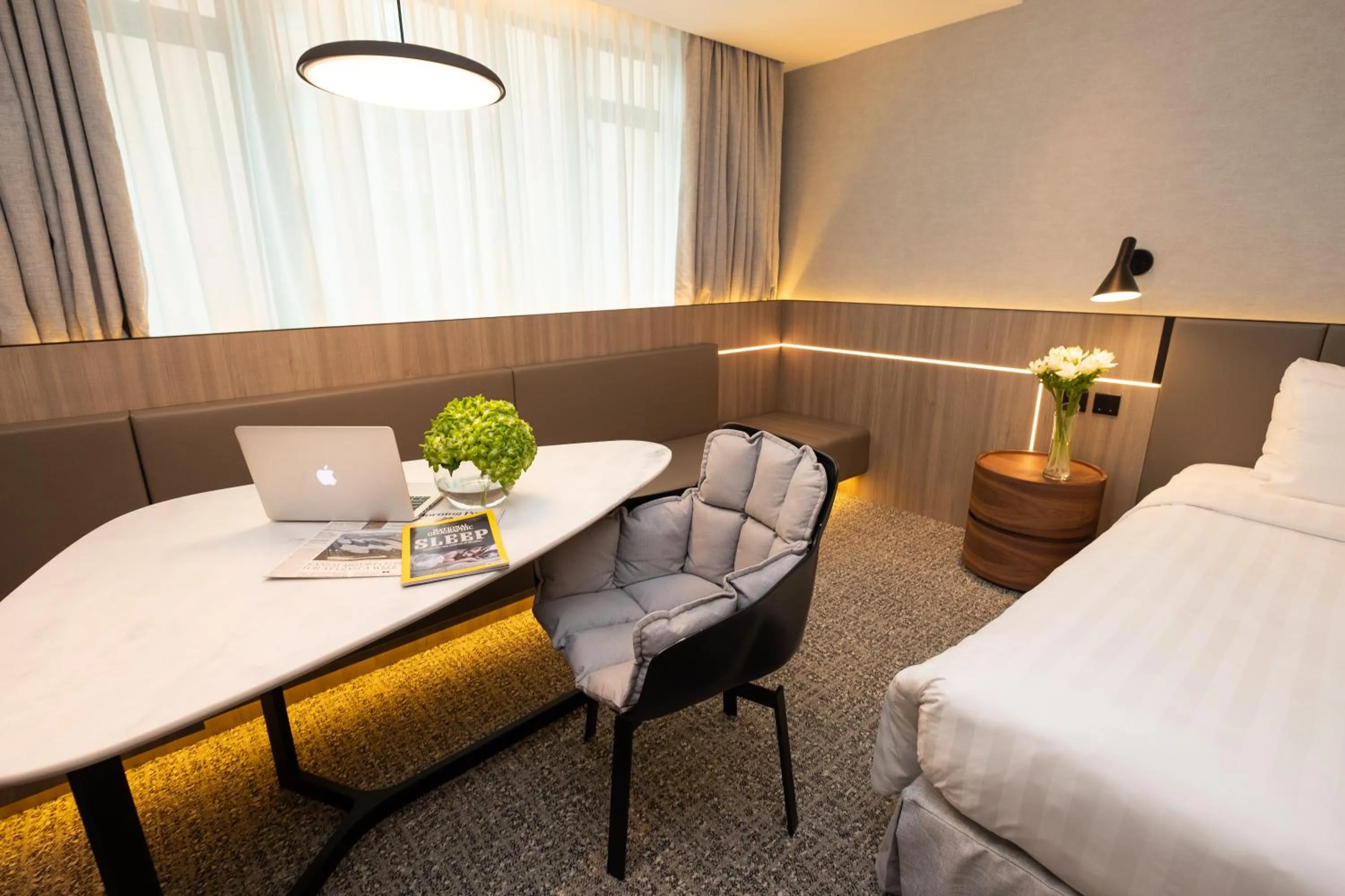 Bedroom, Bed in Nathan Hotel