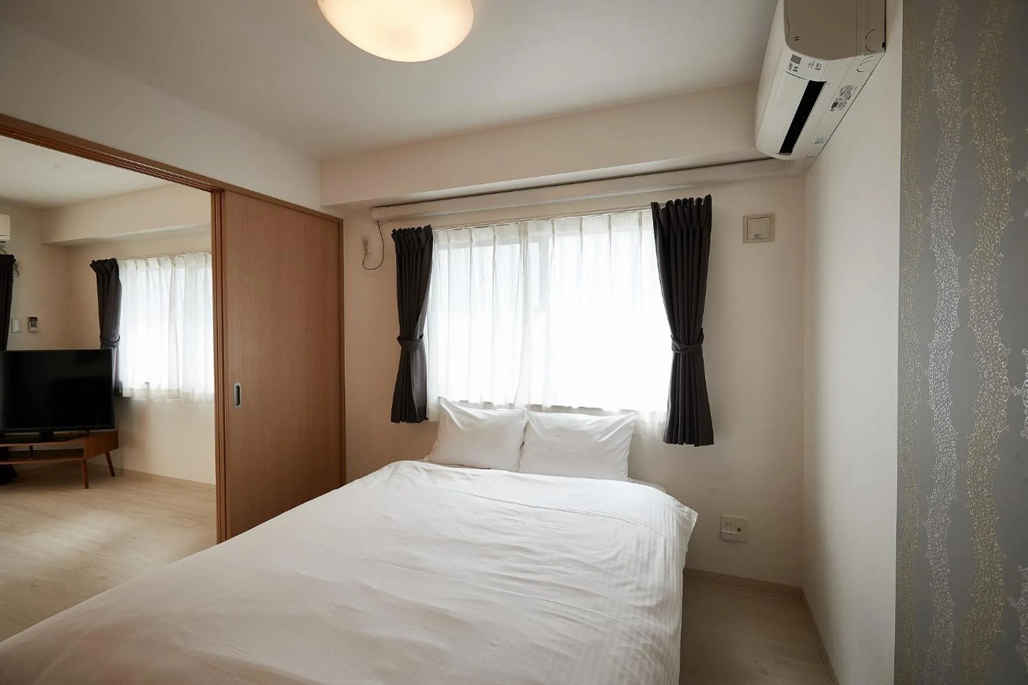 Bedroom, Bed in New Normal Hotel in NAGO ニューノーマルホテルイン名護