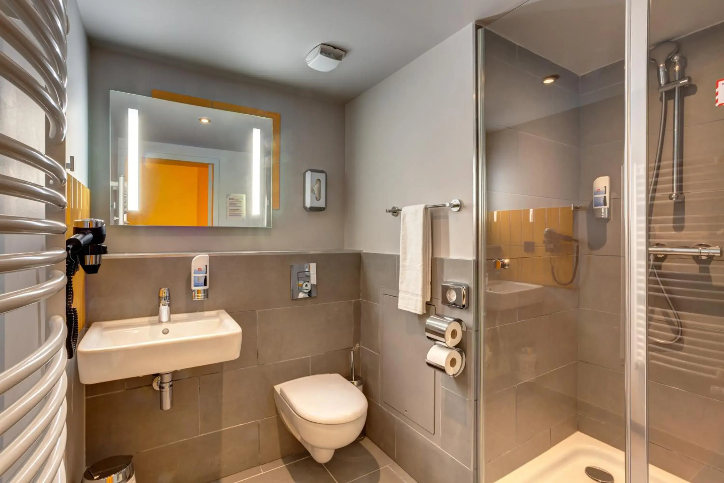 5-Bed Room in MEININGER Hotel Lyon Centre Berthelot 5-Bed Room in MEININGER Hotel Lyon Centre Berthelot