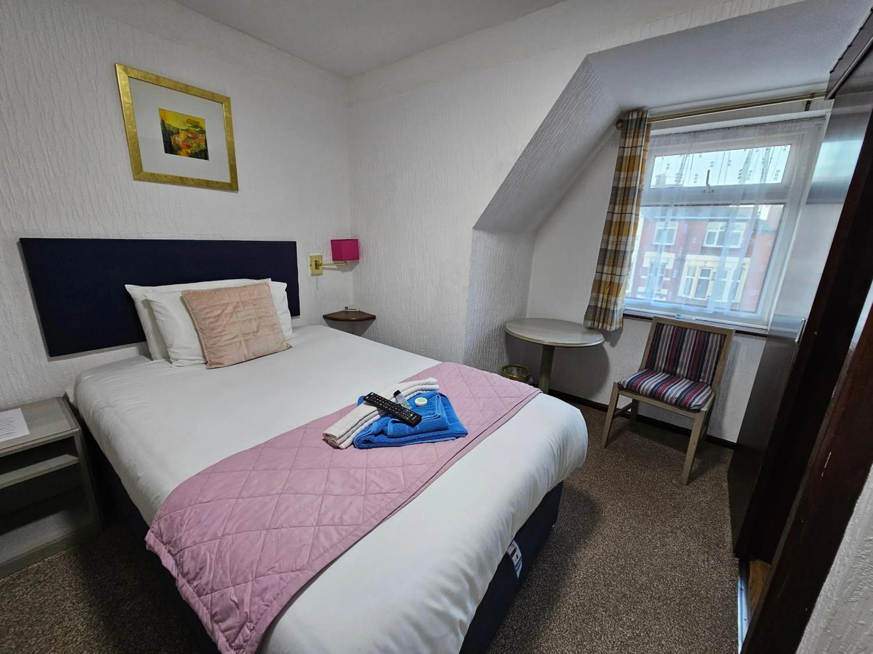 Bedroom, Bed in Collingwood Hotel