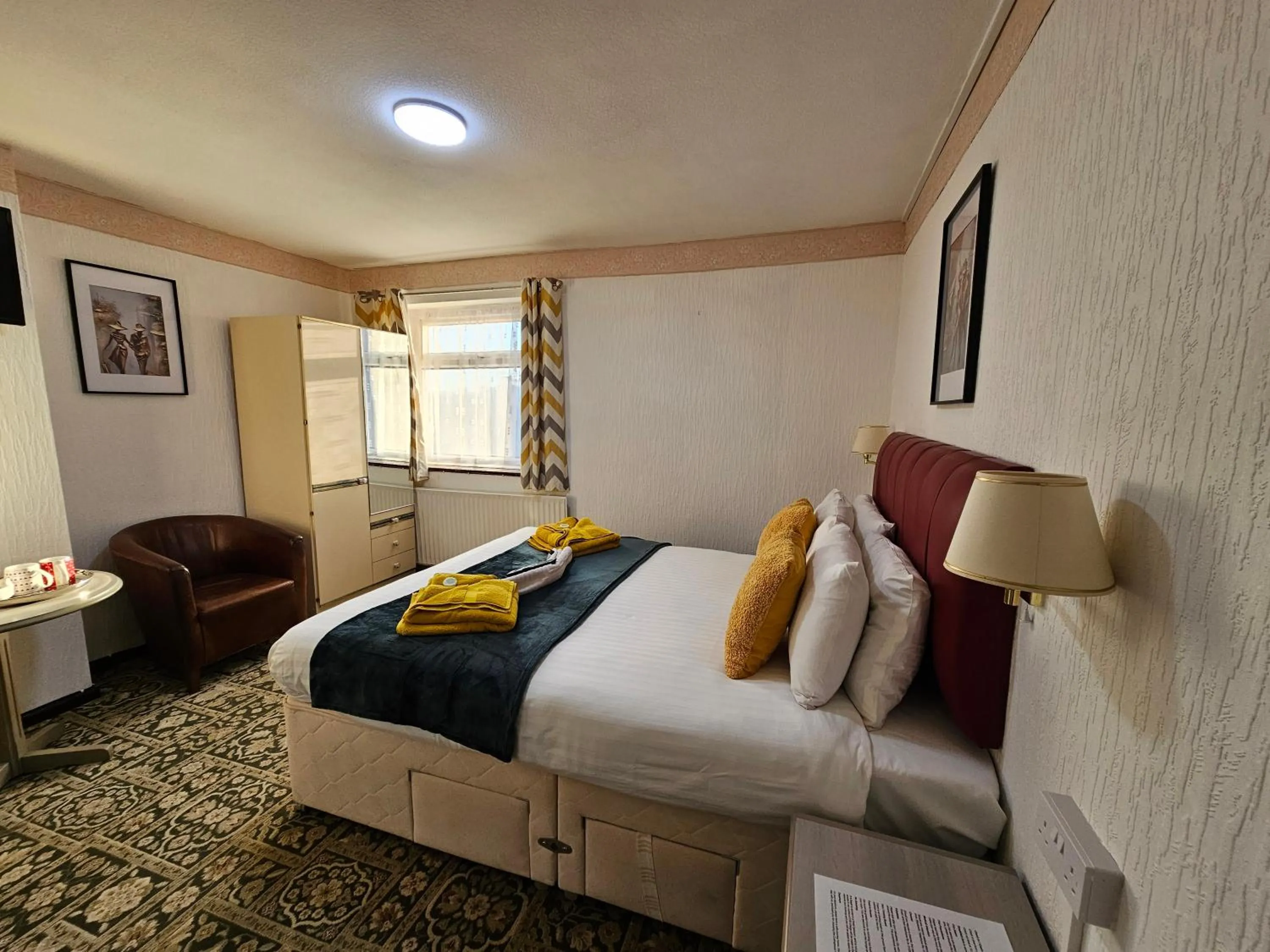 Photo of the whole room, Bed in Collingwood Hotel