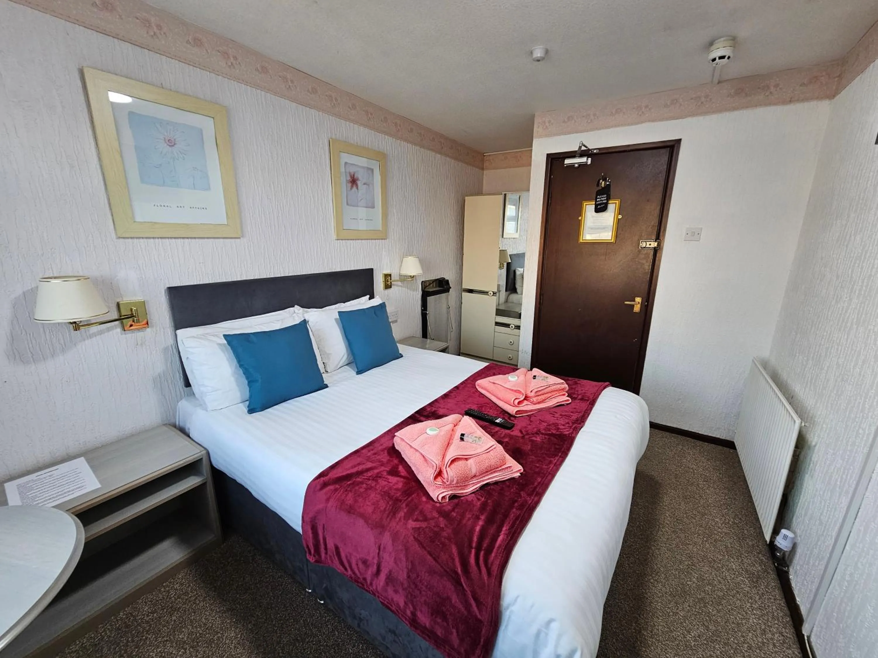 Bedroom, Bed in Collingwood Hotel