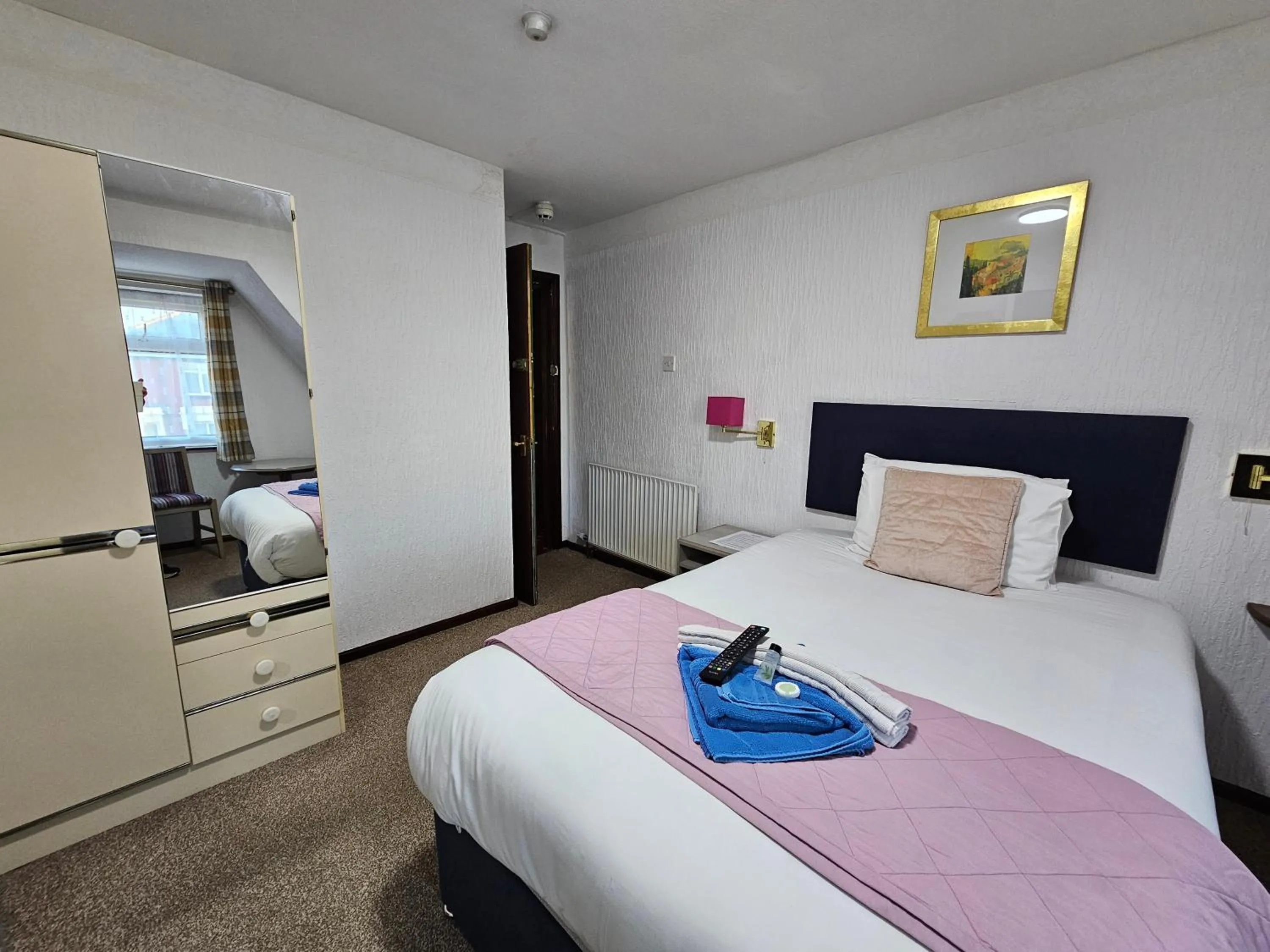 Bedroom, Bed in Collingwood Hotel