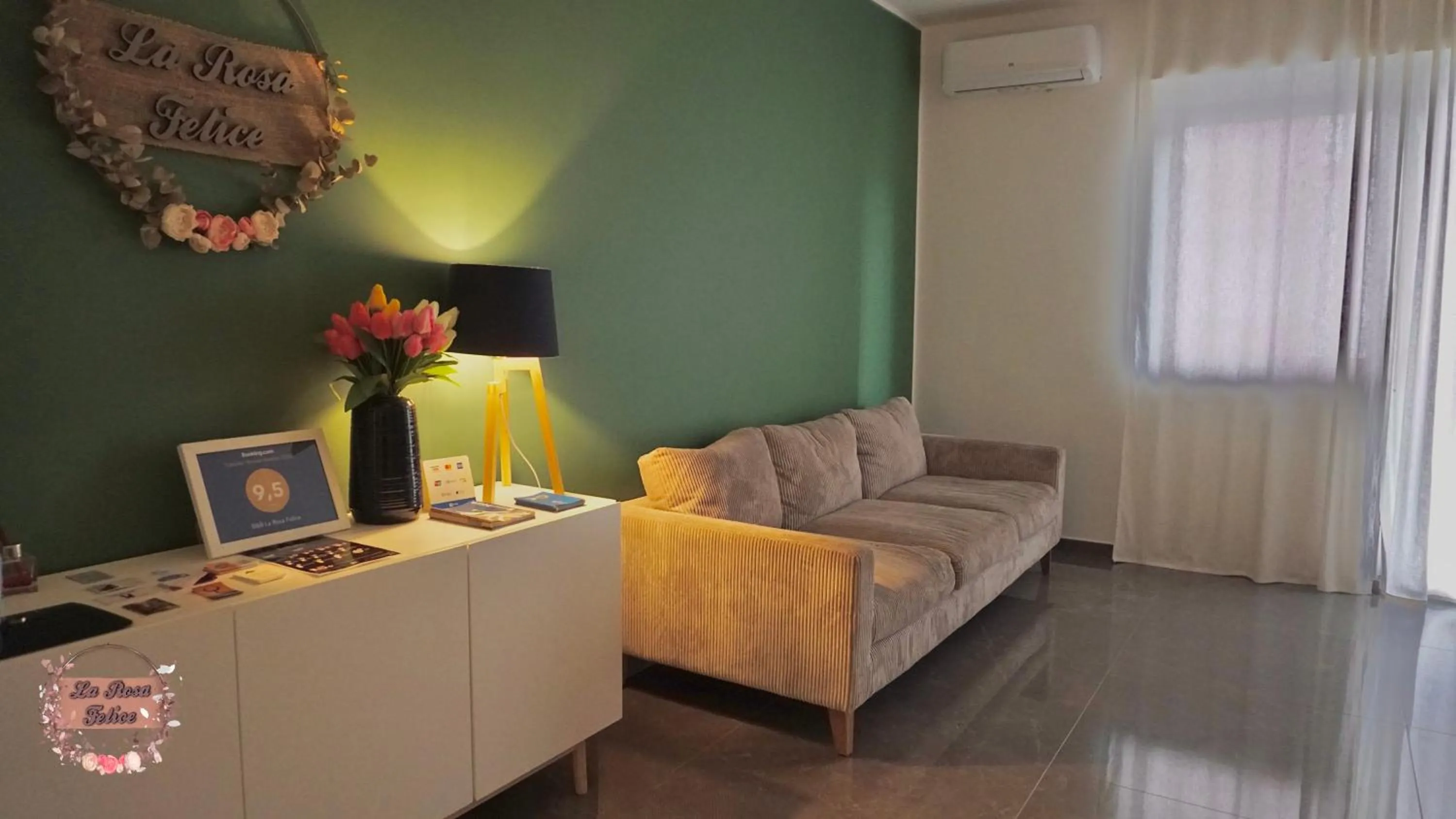 Communal lounge/ TV room, Bed in B&B La Rosa Felice