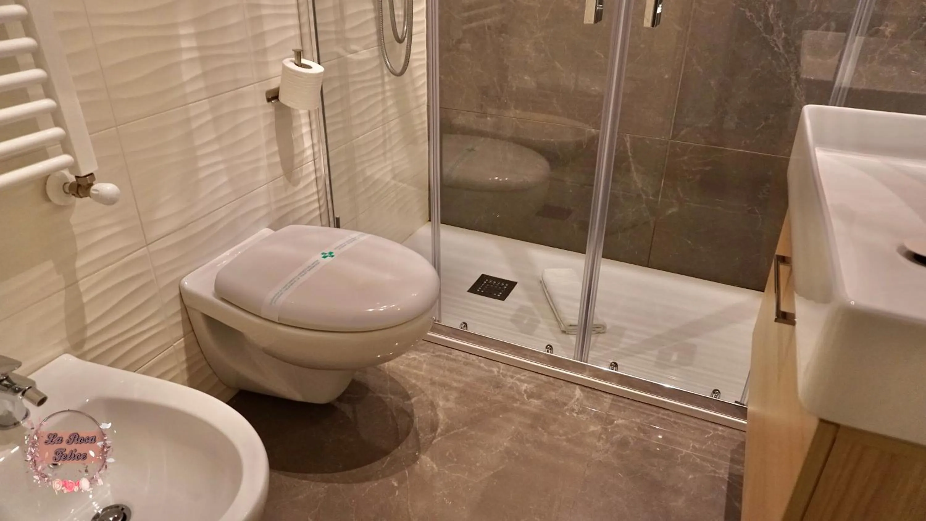 Shower in B&B La Rosa Felice