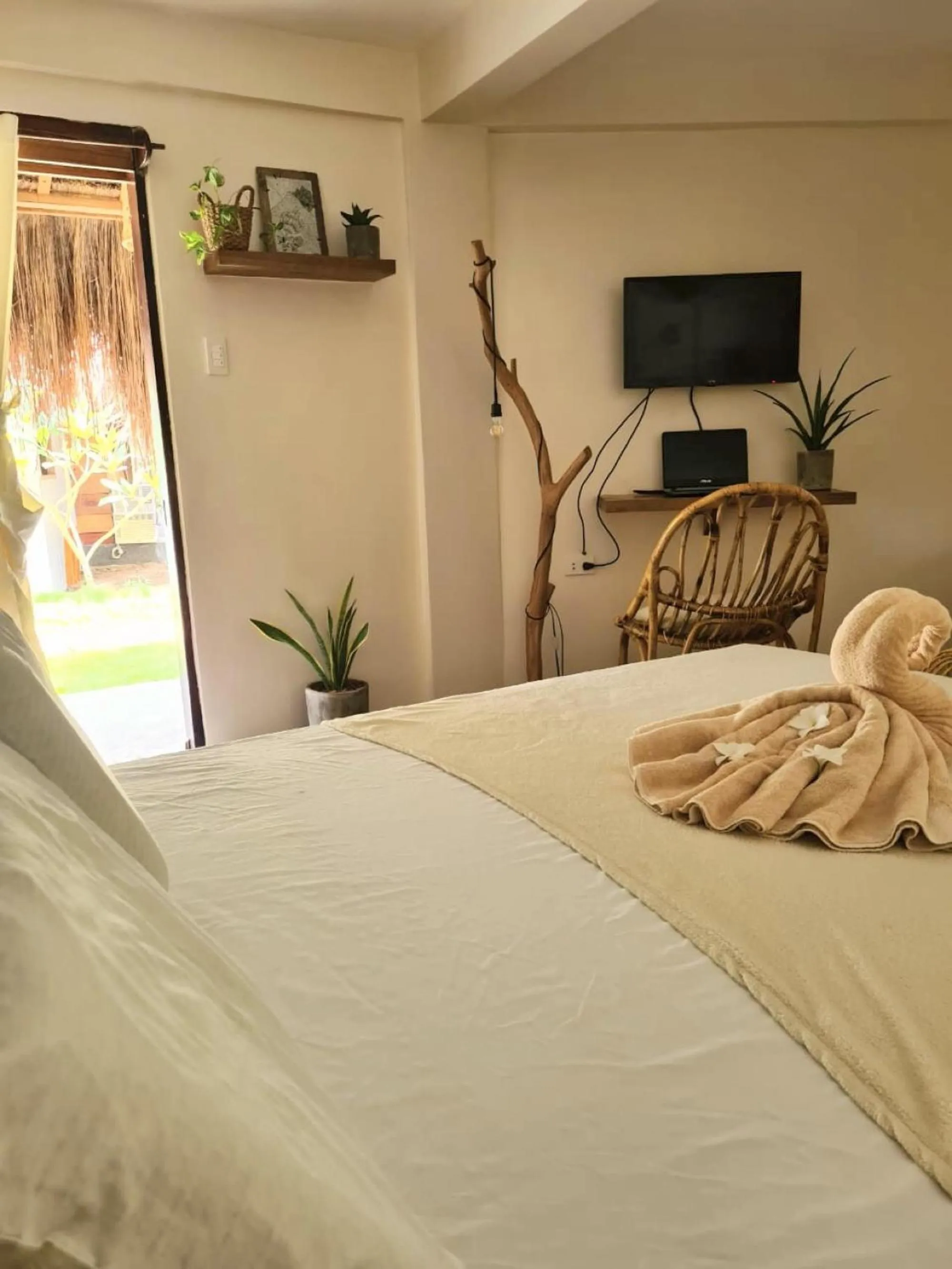 Bed in Happiness Beach Resort Siargao