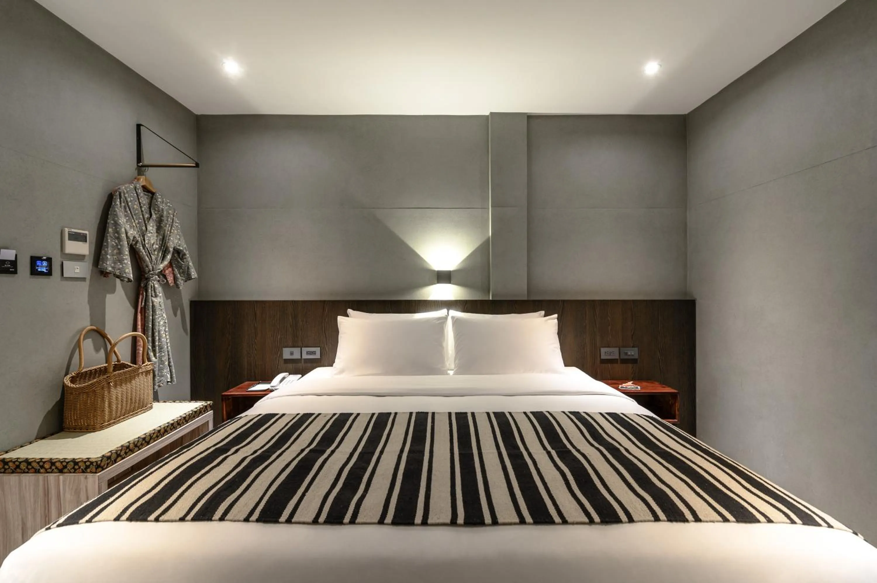 Bed in Yunoyado Onsen Hot Spring Hotel Deyang