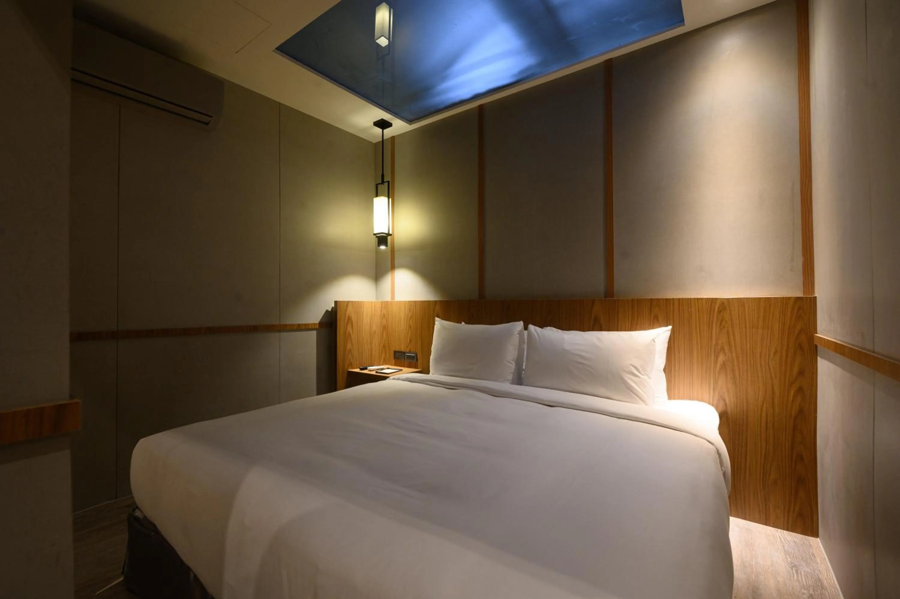 Bed in Yunoyado Onsen Hot Spring Hotel Deyang