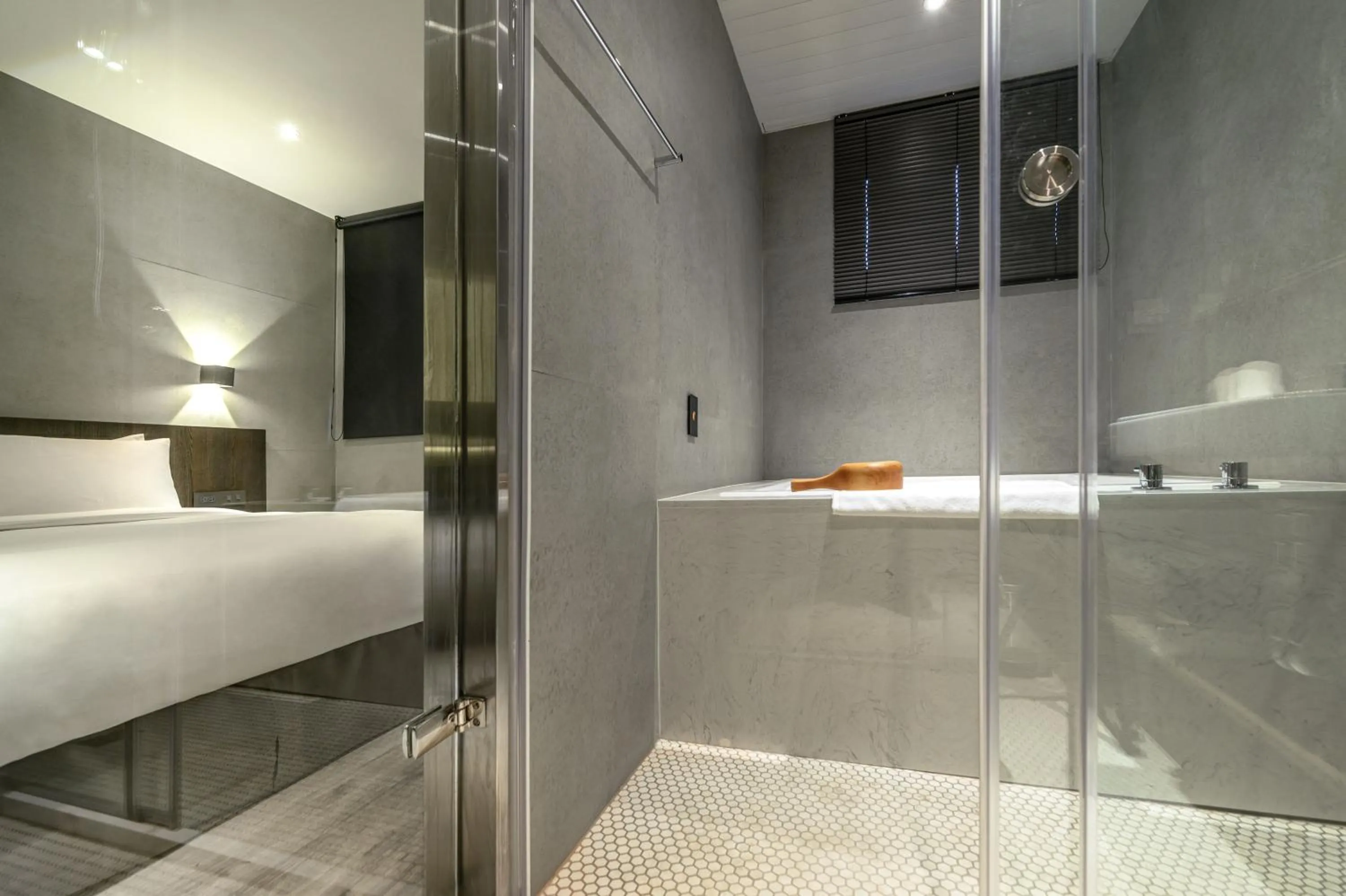 Bathroom, Bed in Yunoyado Onsen Hot Spring Hotel Deyang