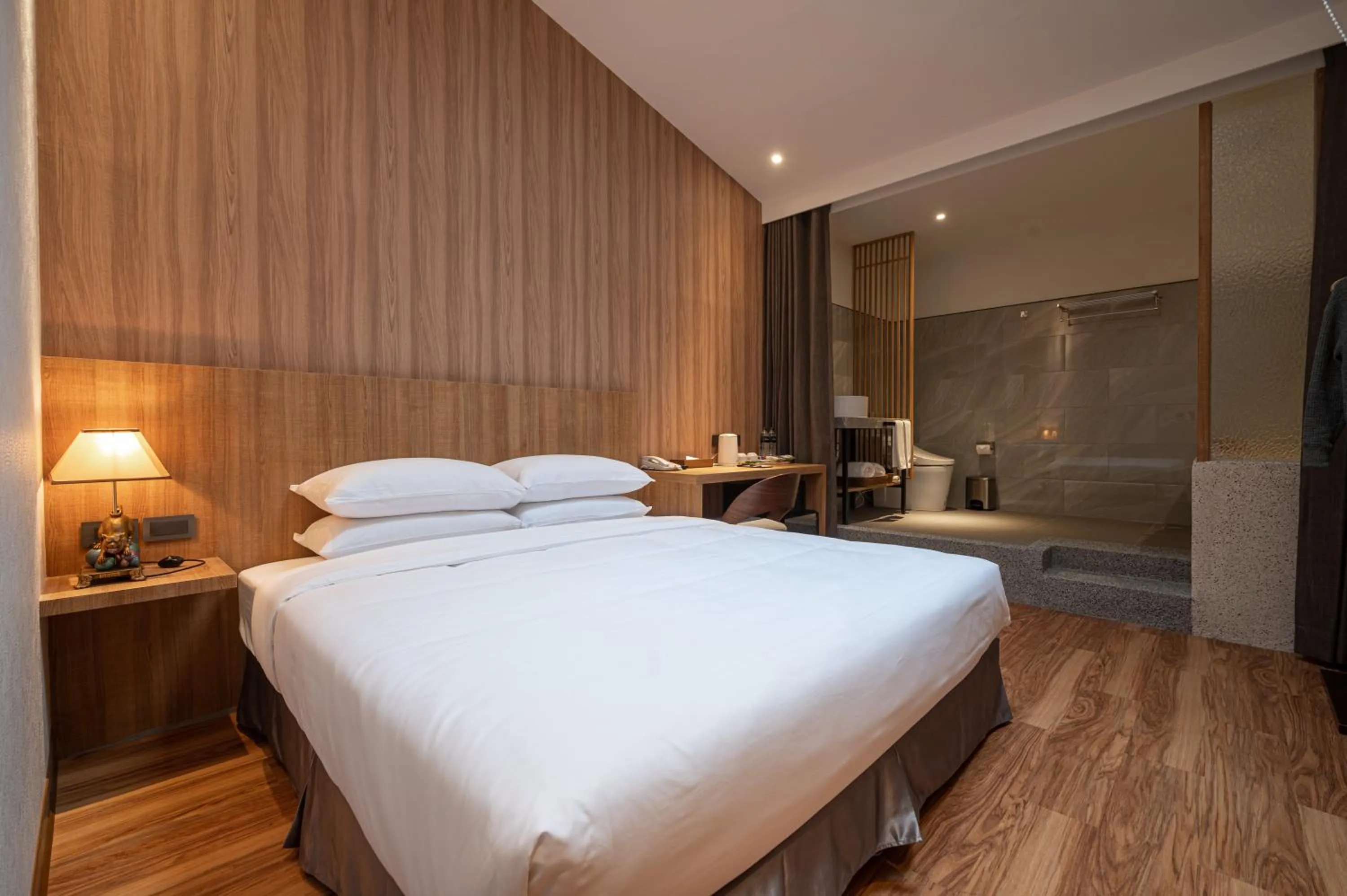 Bedroom, Bed in Yunoyado Onsen Hot Spring Hotel Deyang