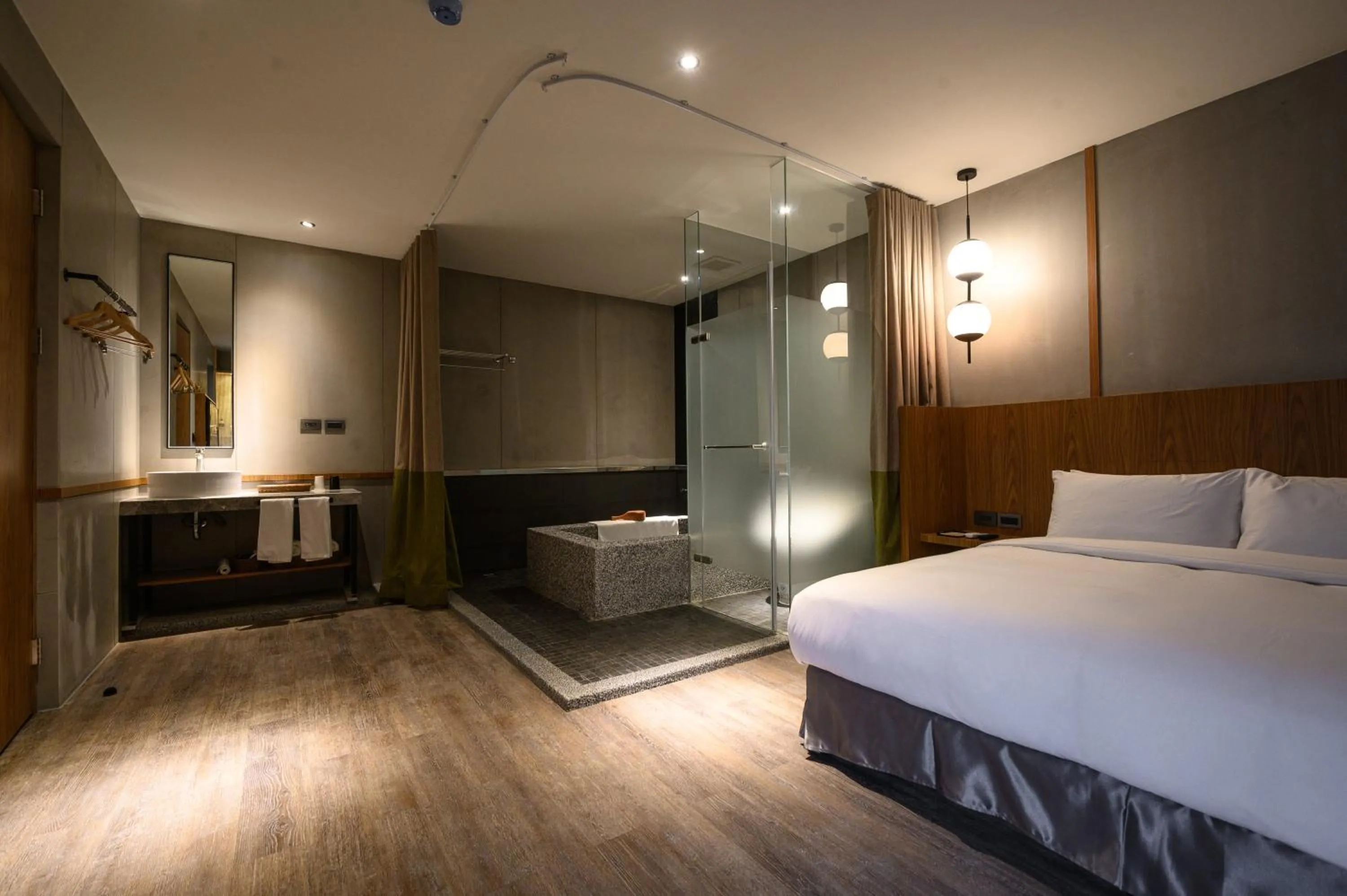 Photo of the whole room, Bed in Yunoyado Onsen Hot Spring Hotel Deyang