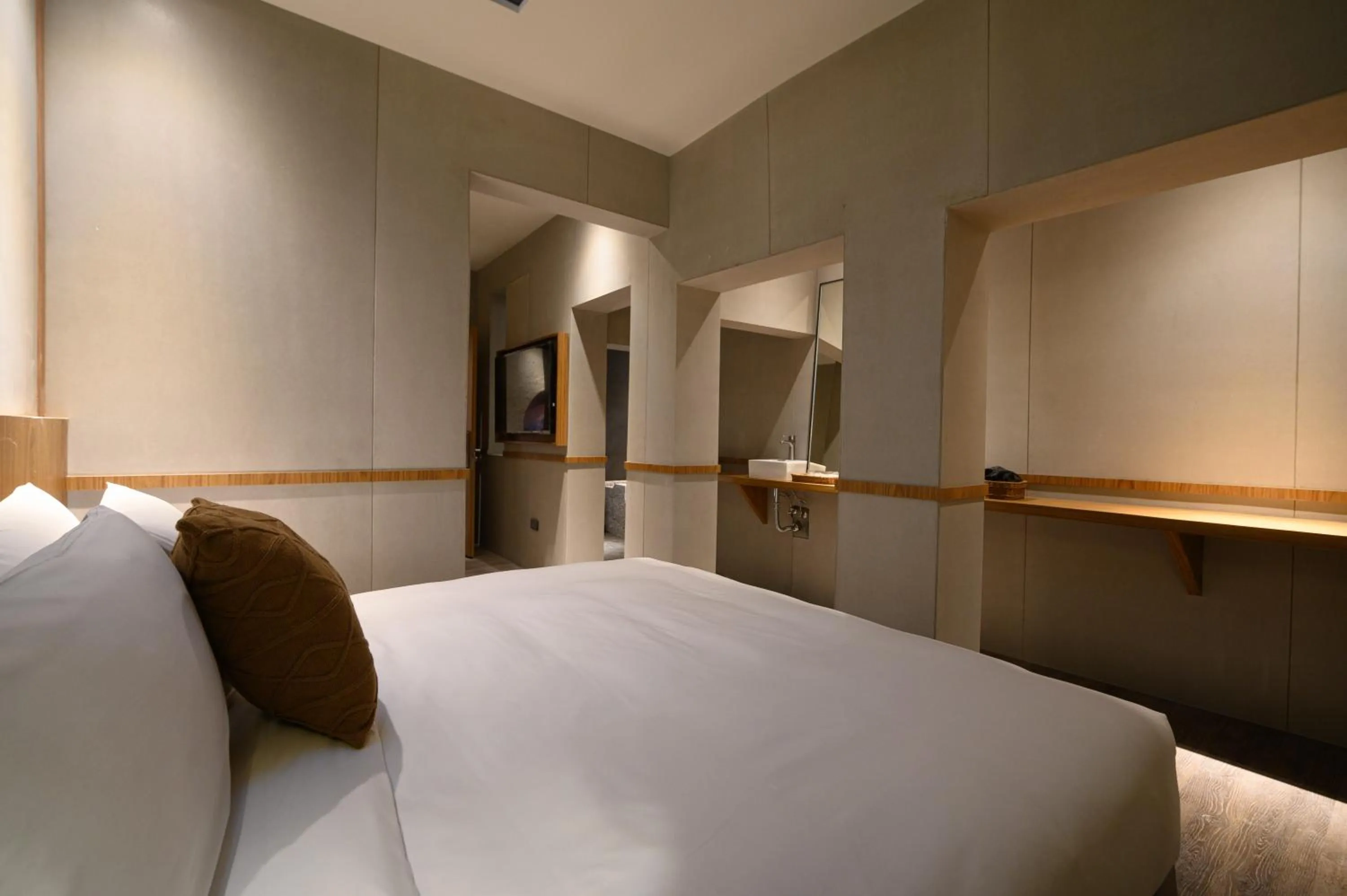 Bed in Yunoyado Onsen Hot Spring Hotel Deyang