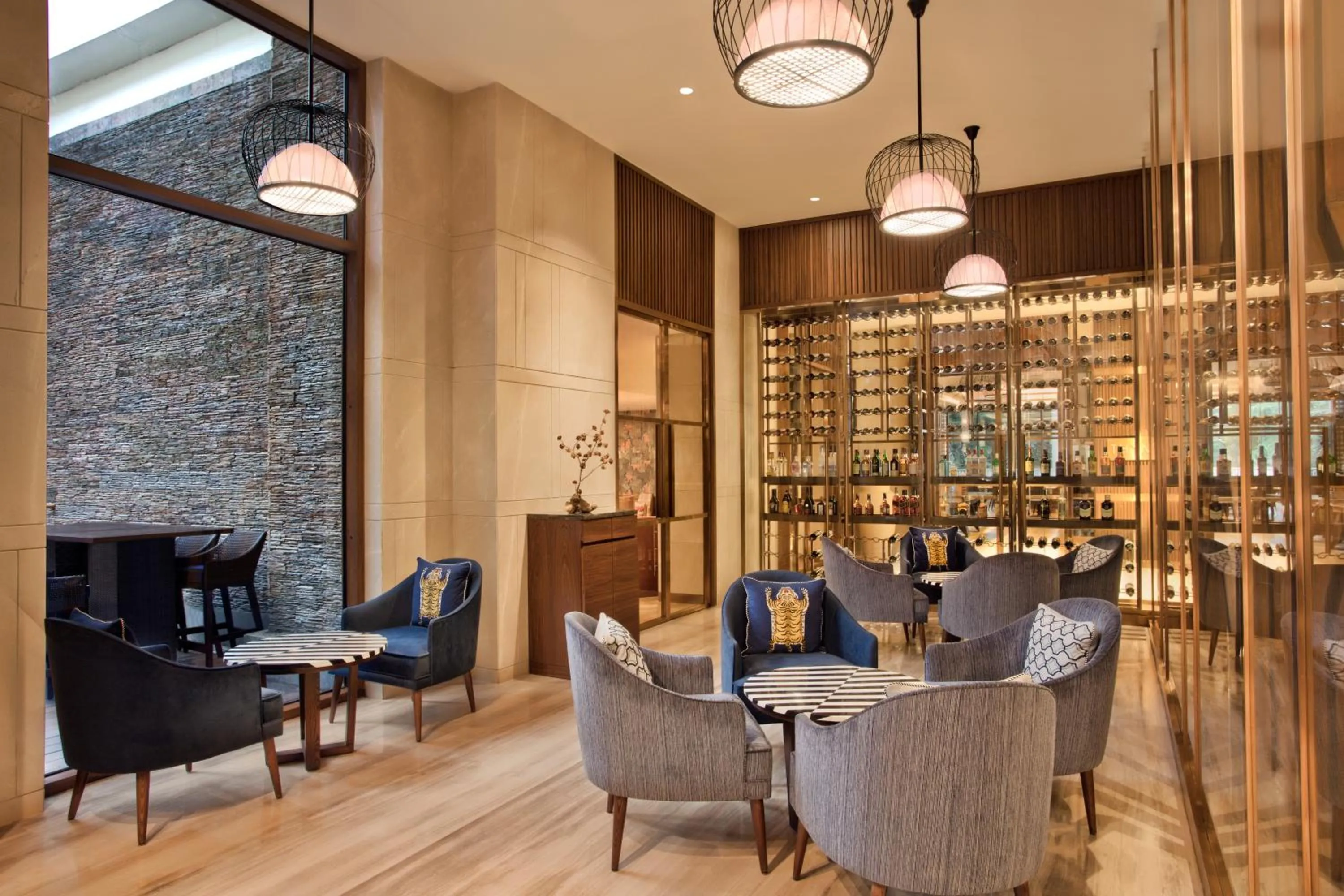 Lounge or bar in Hyatt Regency Dharamshala Resort