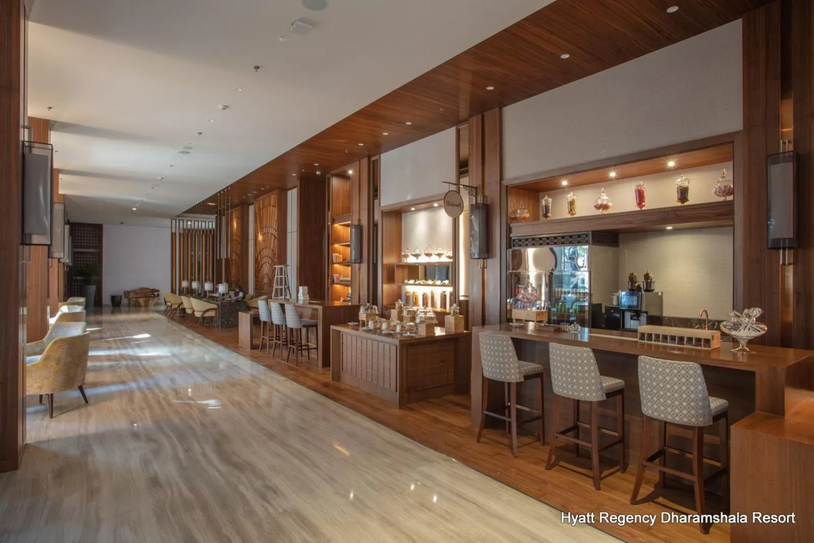 Lounge or bar in Hyatt Regency Dharamshala Resort