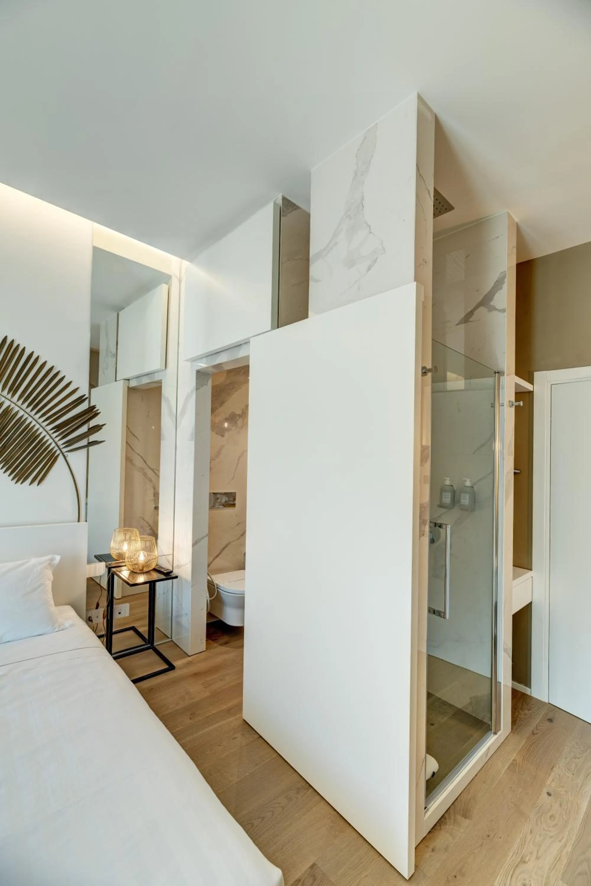 Shower, Bed in Le Palmette Suites