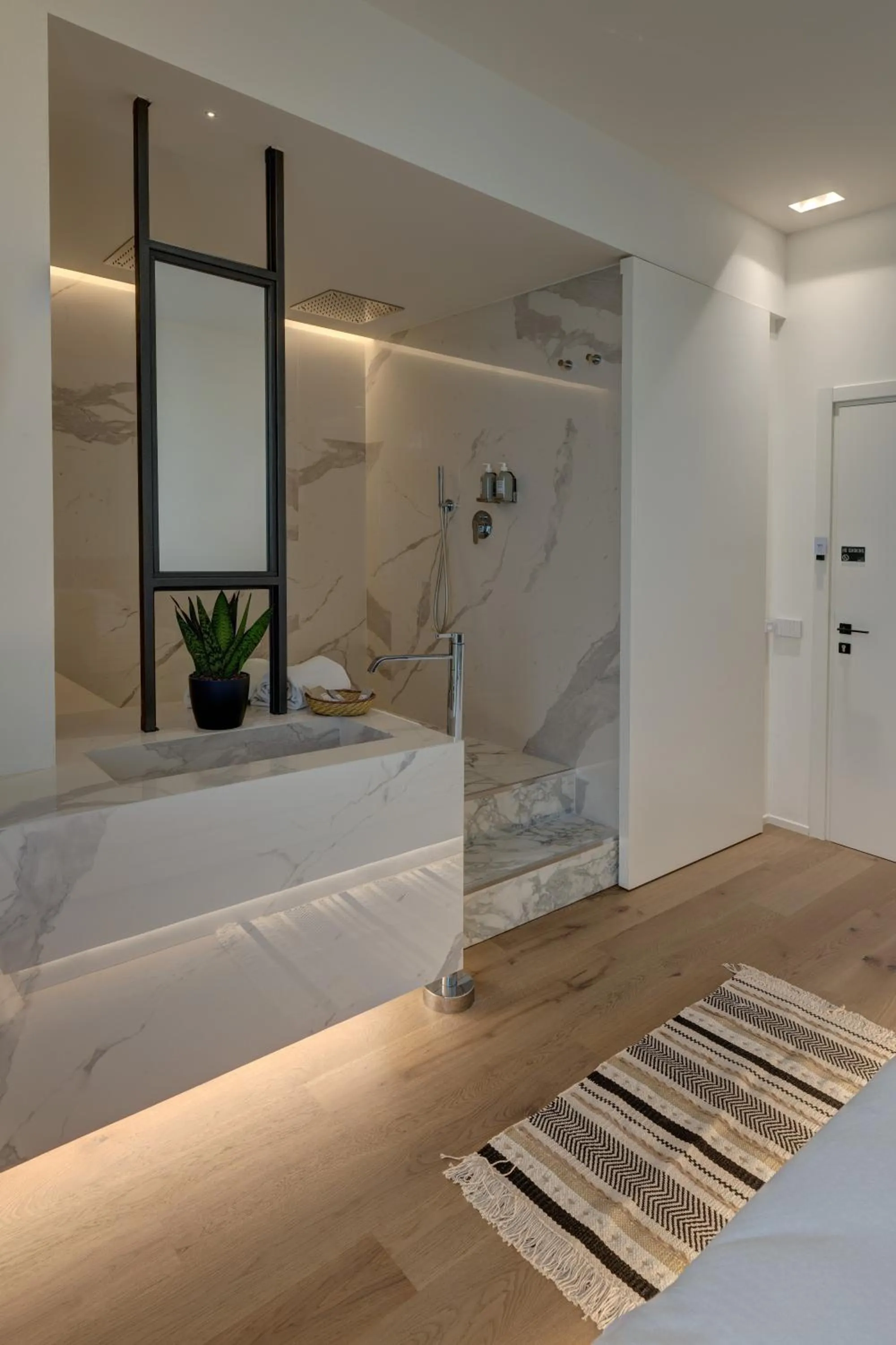 Shower in Le Palmette Suites