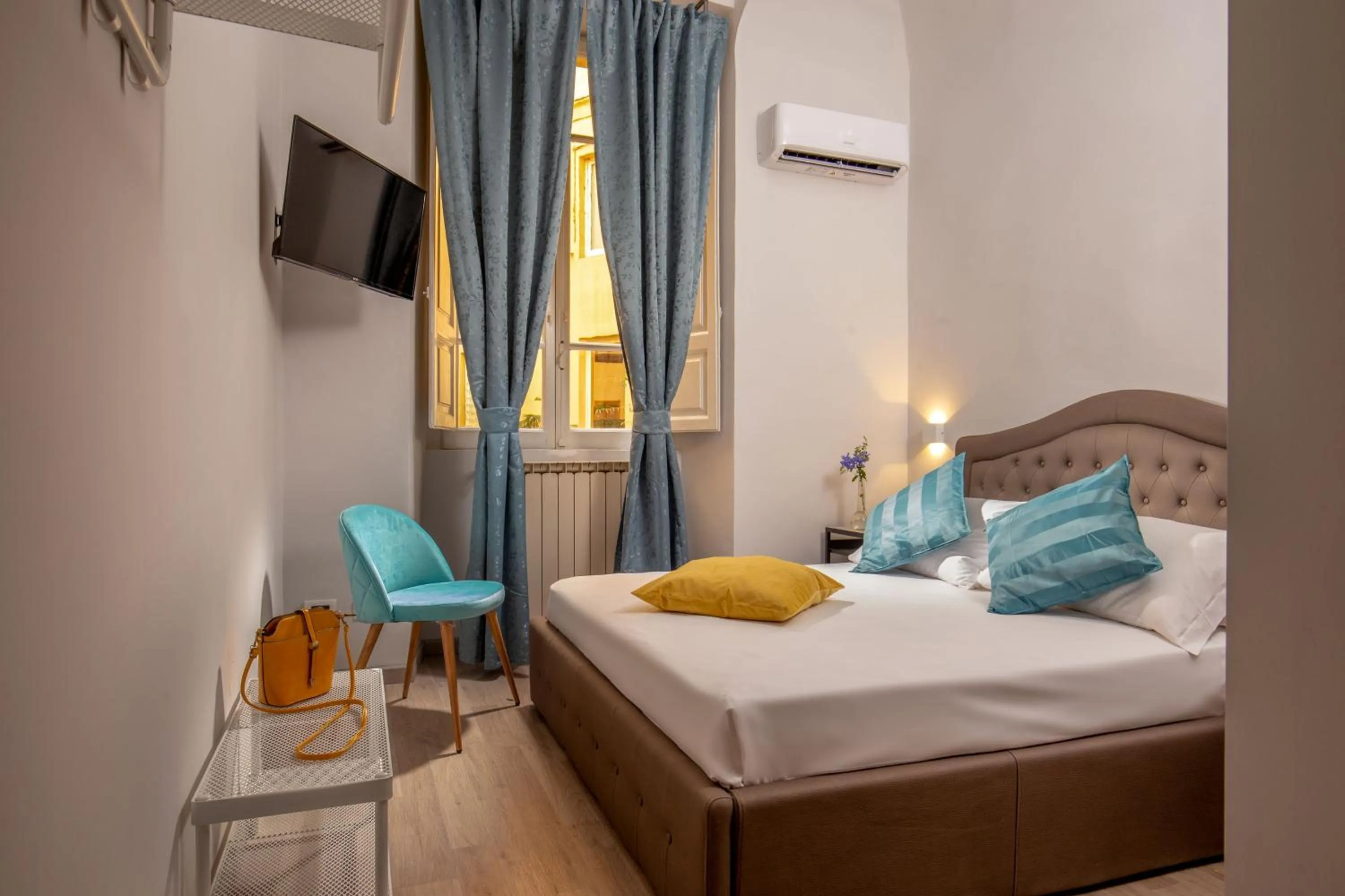 Bed in The Shell Rome Suite