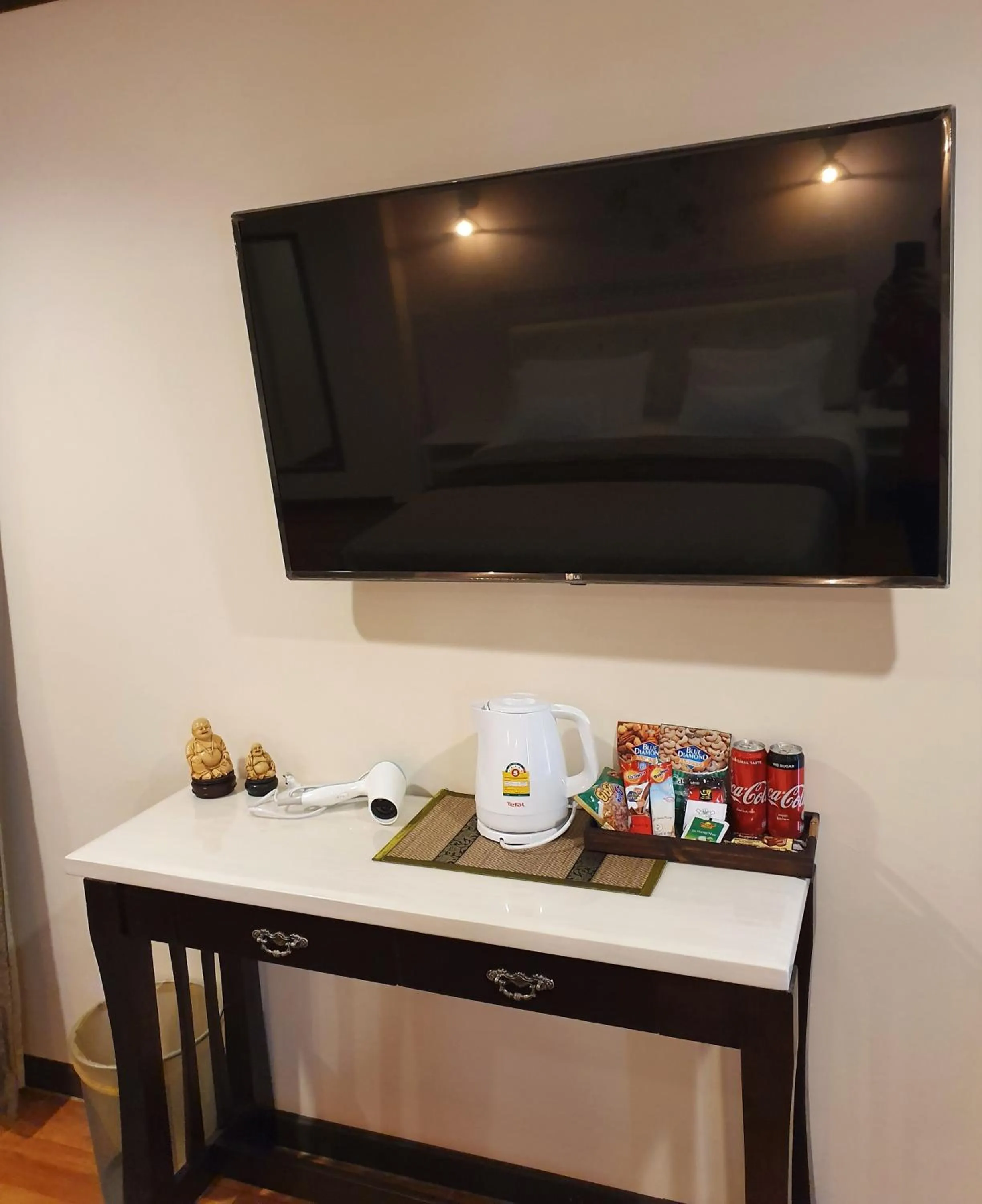 TV and multimedia in Cana Boutique Hotel