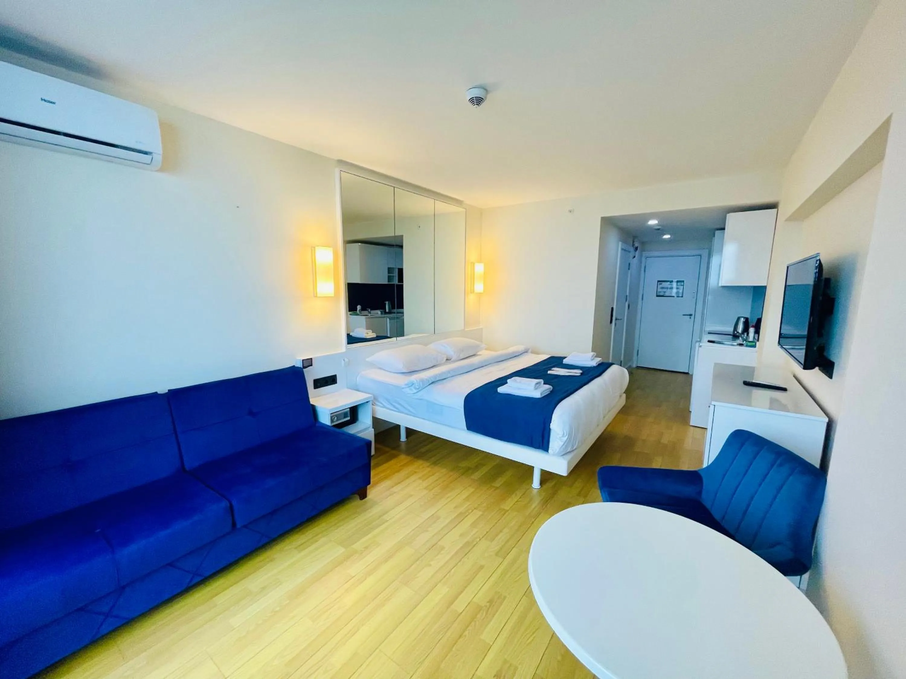 Photo of the whole room, Bed in Royal Sea Breeze Apartments